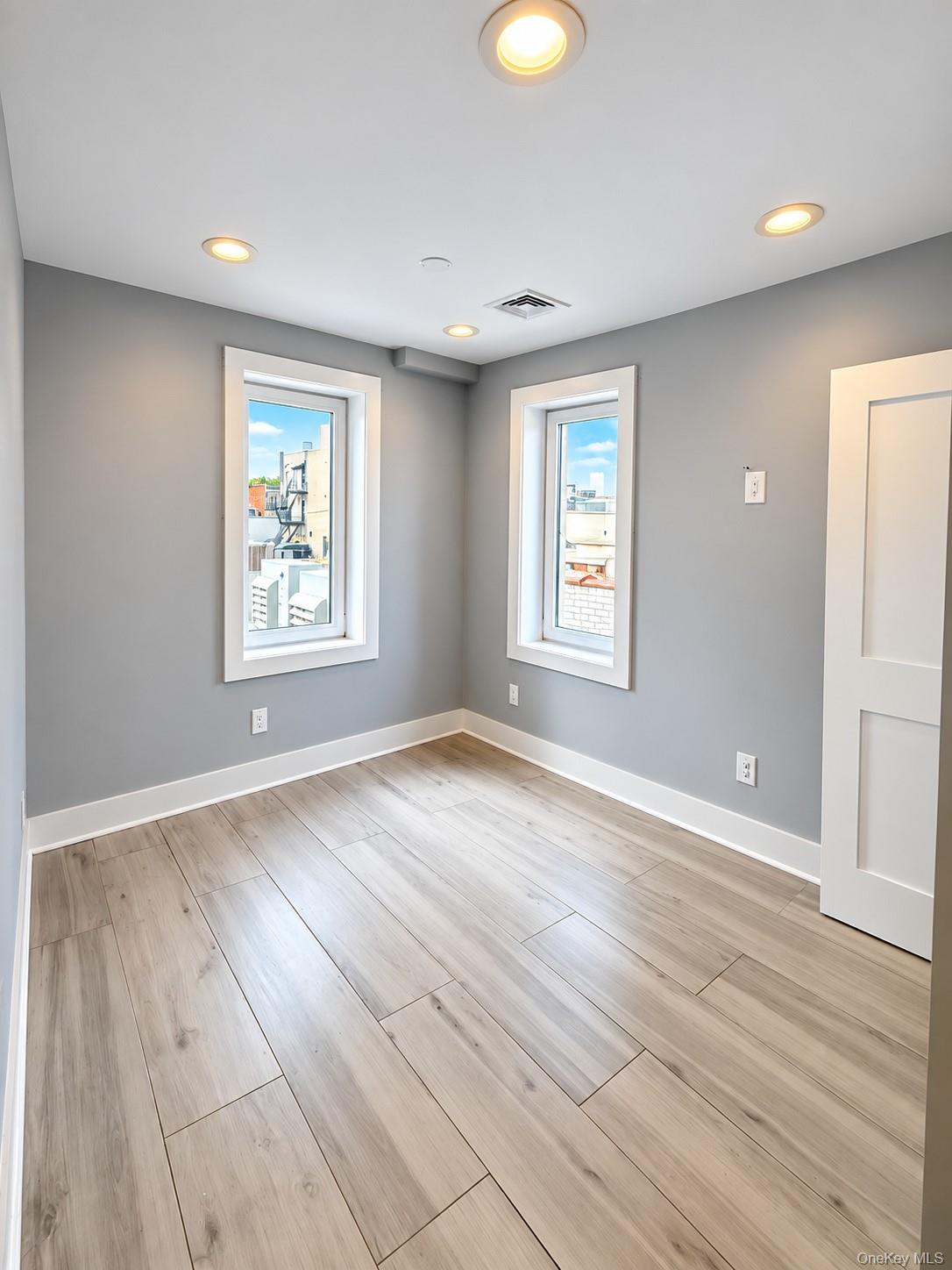 218 Sunrise Highway, Unit 2W photo 3