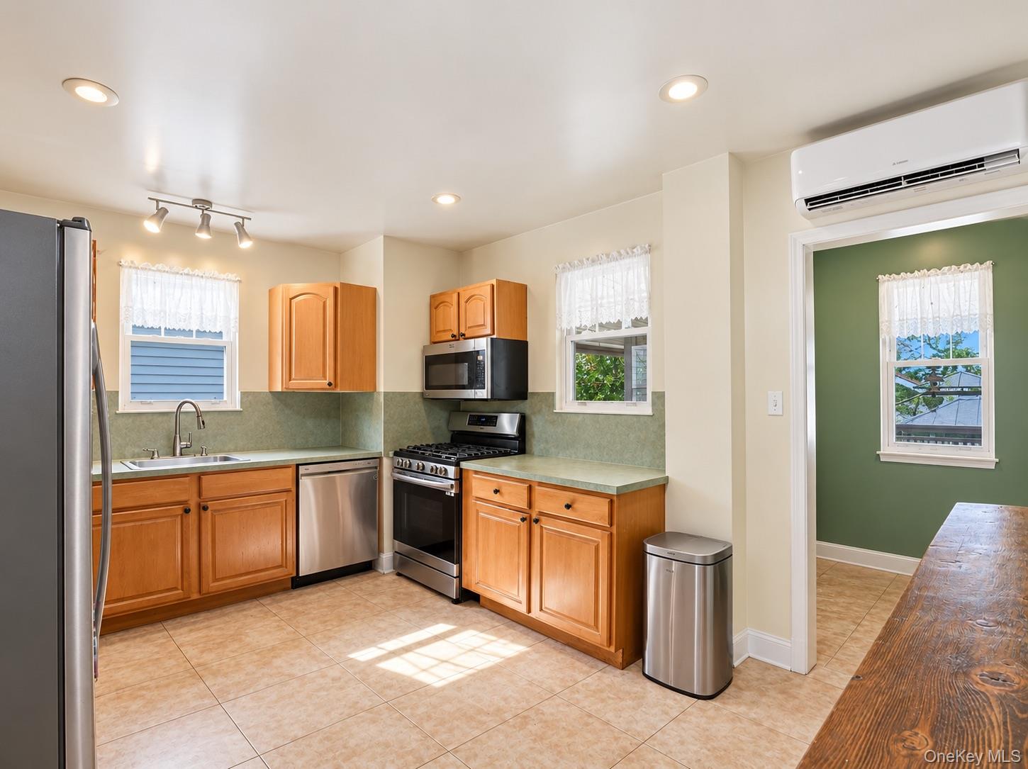 2929 Coddington Avenue – For Sale photo 9