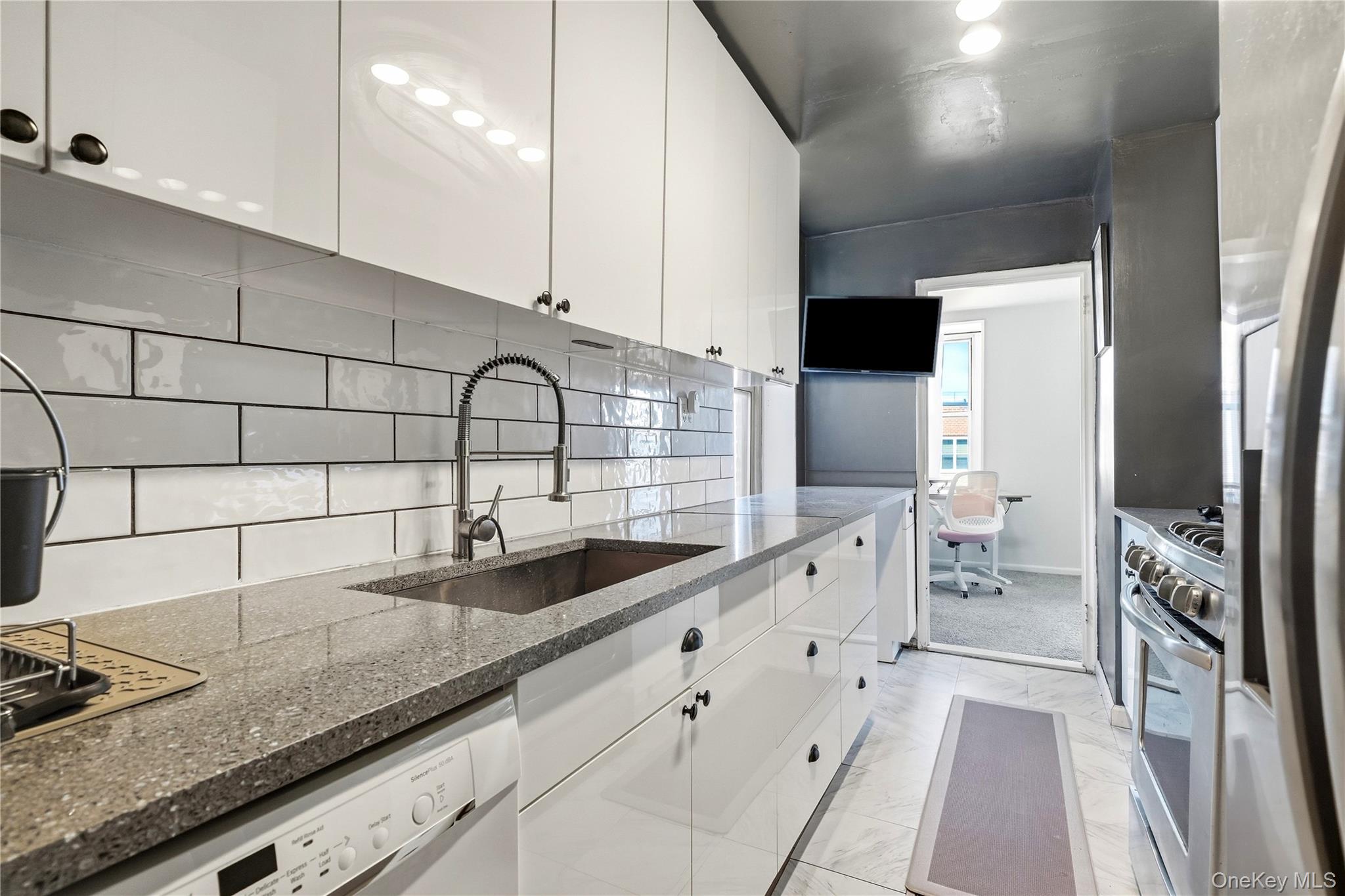 18-40 211th Street, Unit 6B photo 13