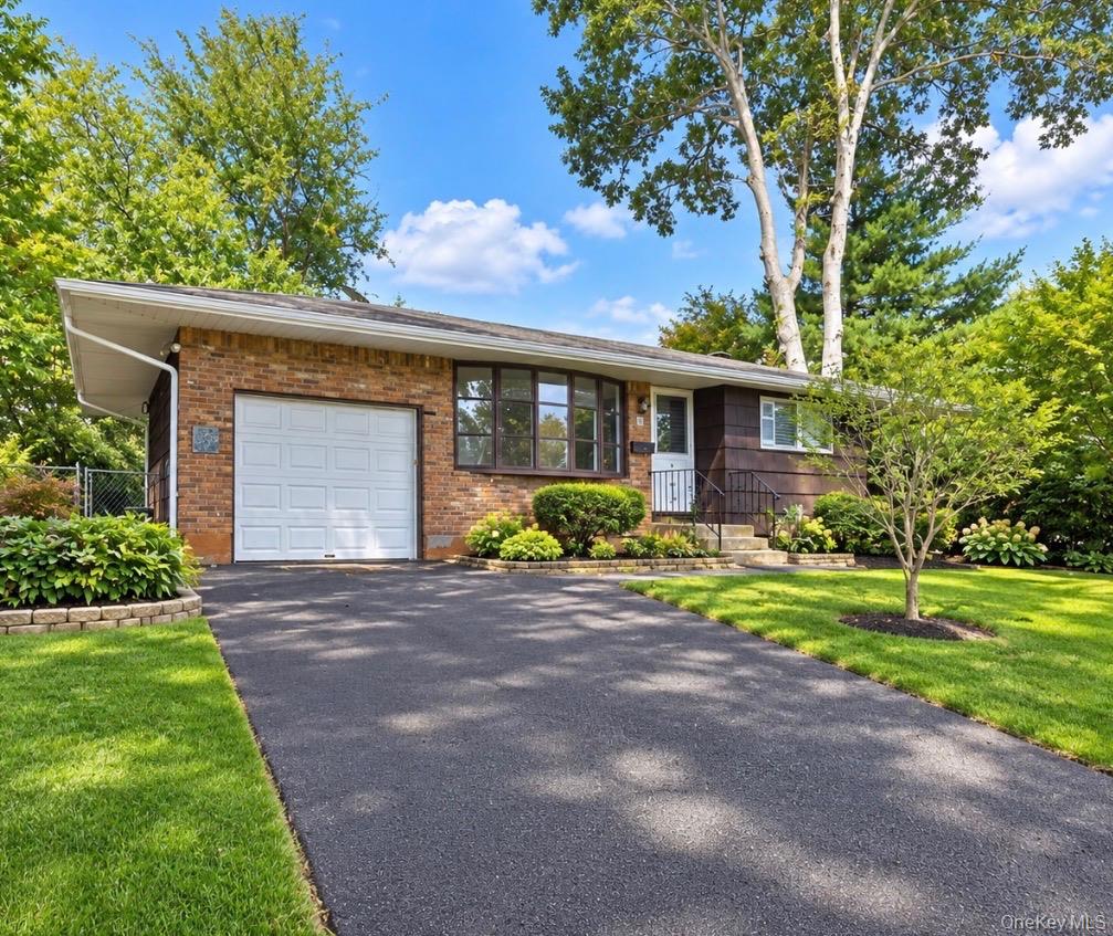 5 Pebble Lane – For Sale photo 2