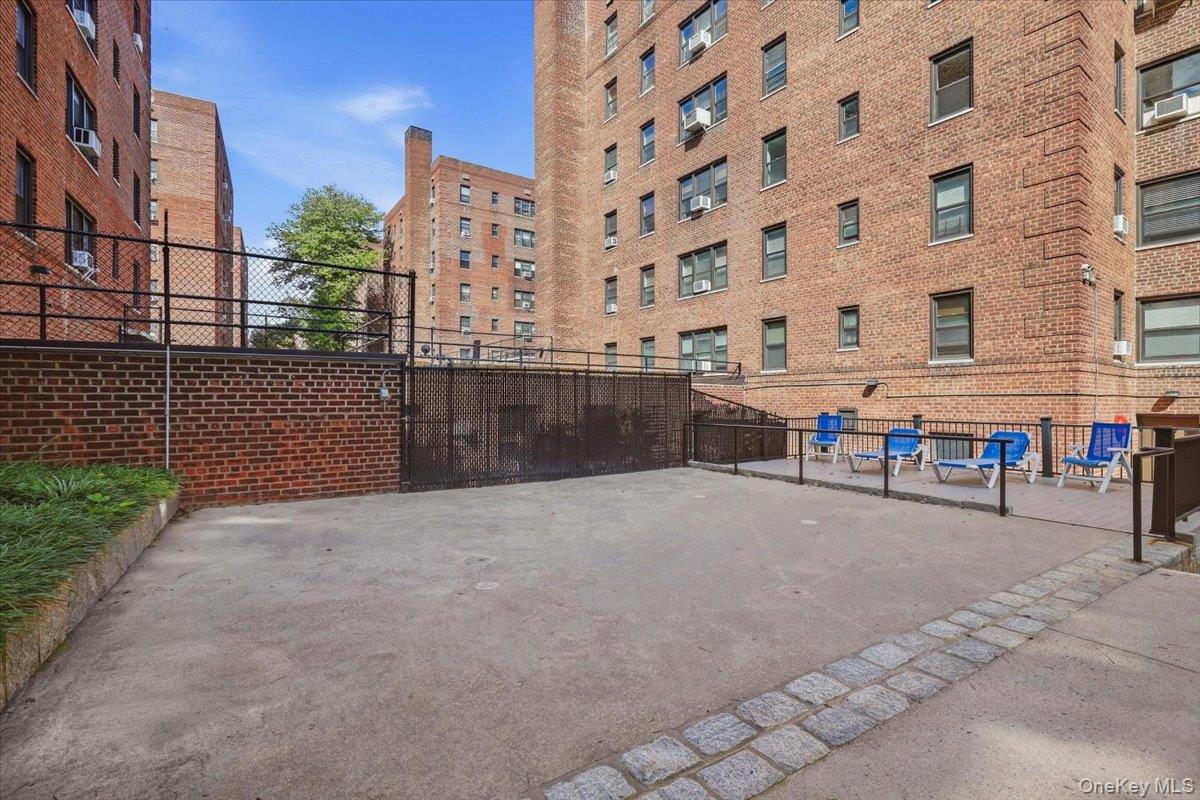 30 Ehrbar, Unit F121 photo 22