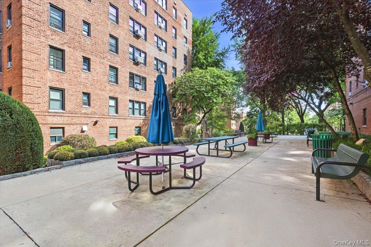30 Ehrbar, Unit F121 photo 21