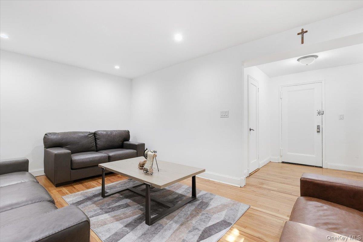 30 Ehrbar, Unit F121 photo 6