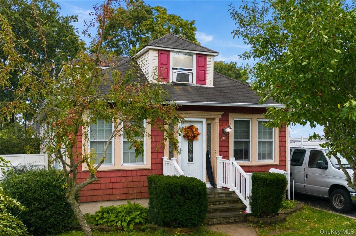 25 3rd Avenue – For Sale