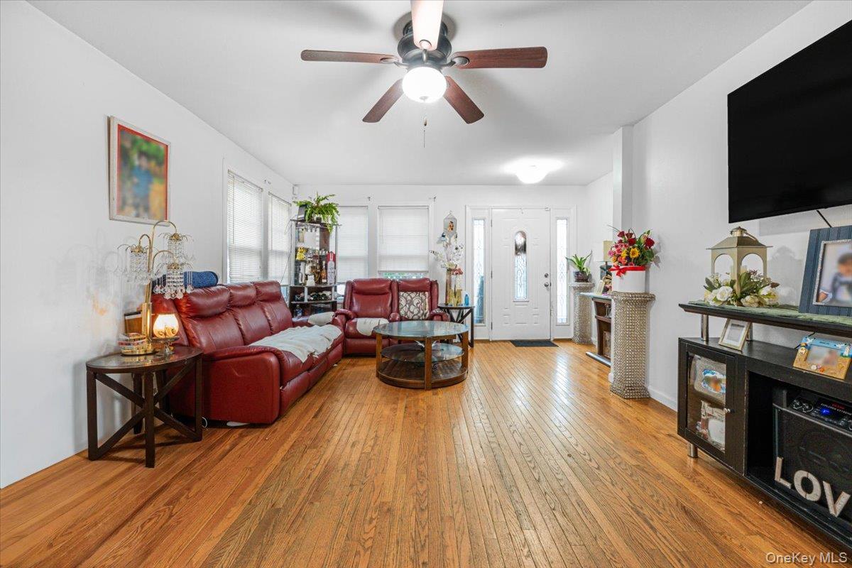 25 3rd Avenue – For Sale photo 7