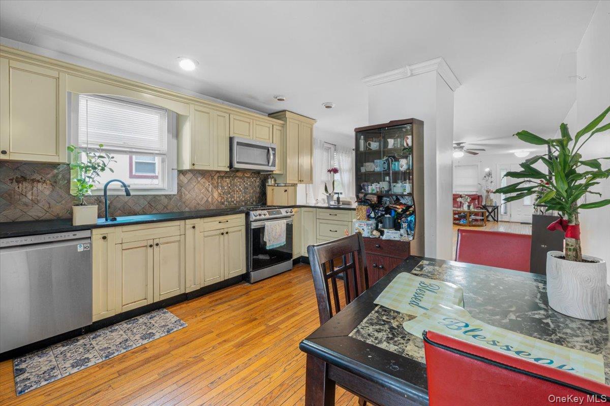 25 3rd Avenue – For Sale photo 4