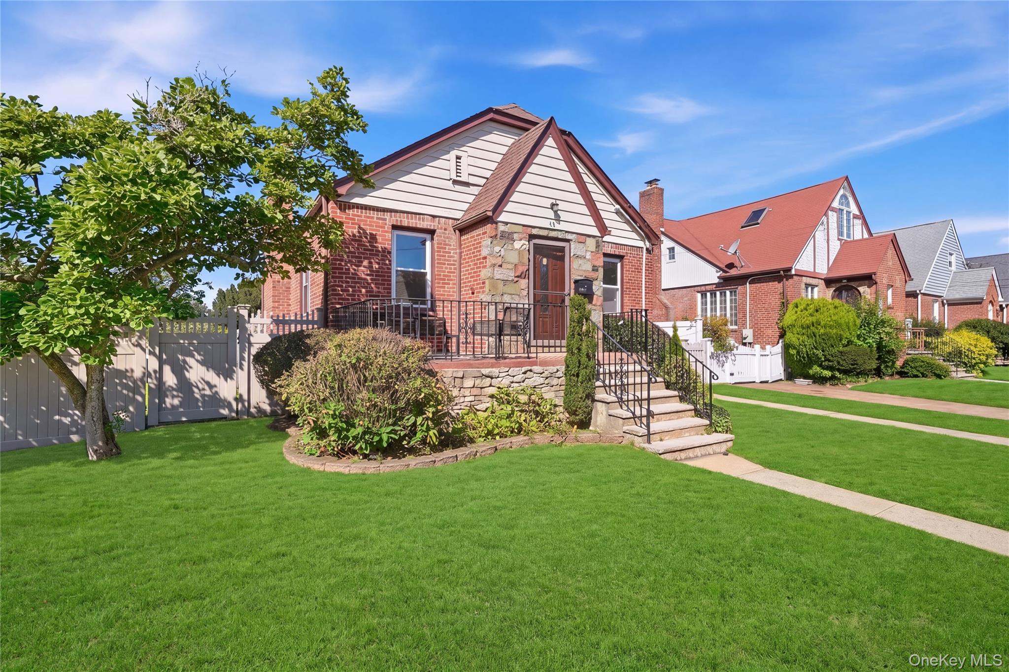 48 Central Boulevard – For Sale photo 2