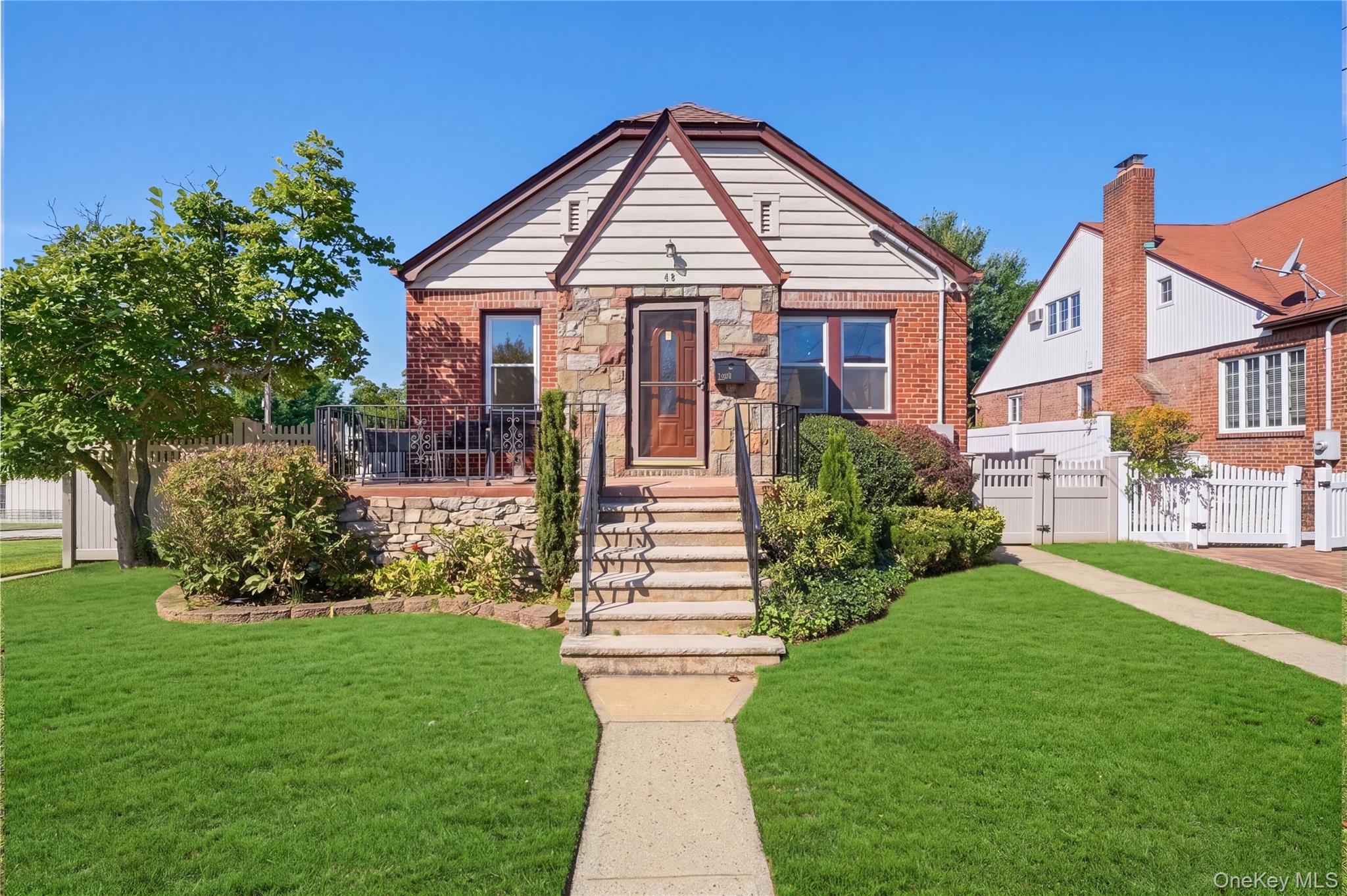 48 Central Boulevard – For Sale