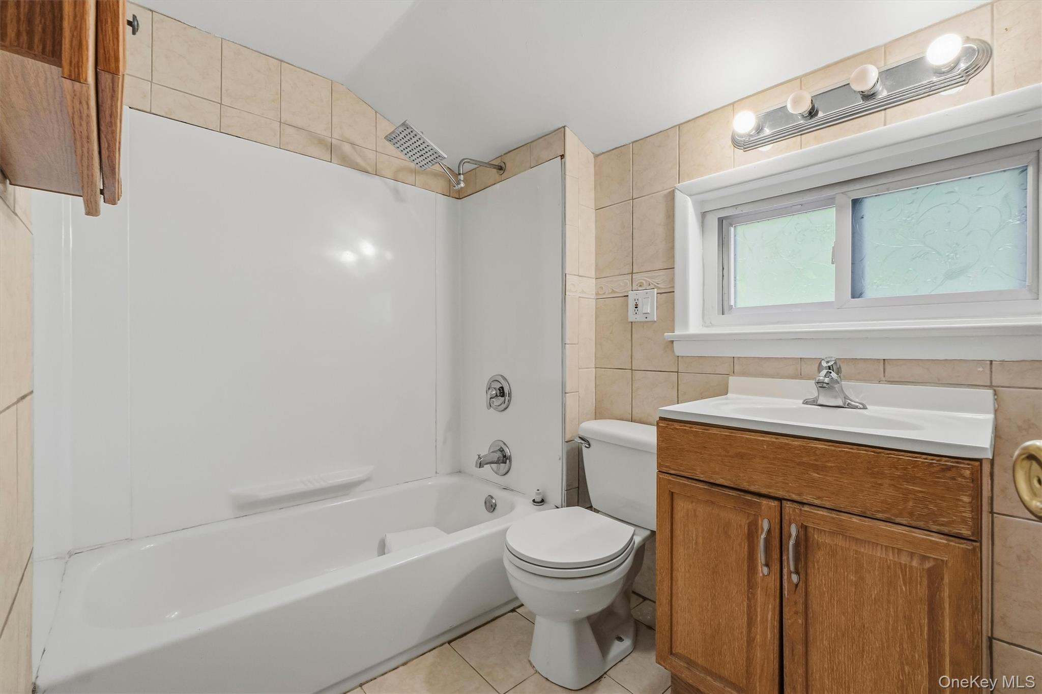 165 W Lakeshore Drive – For Sale photo 13