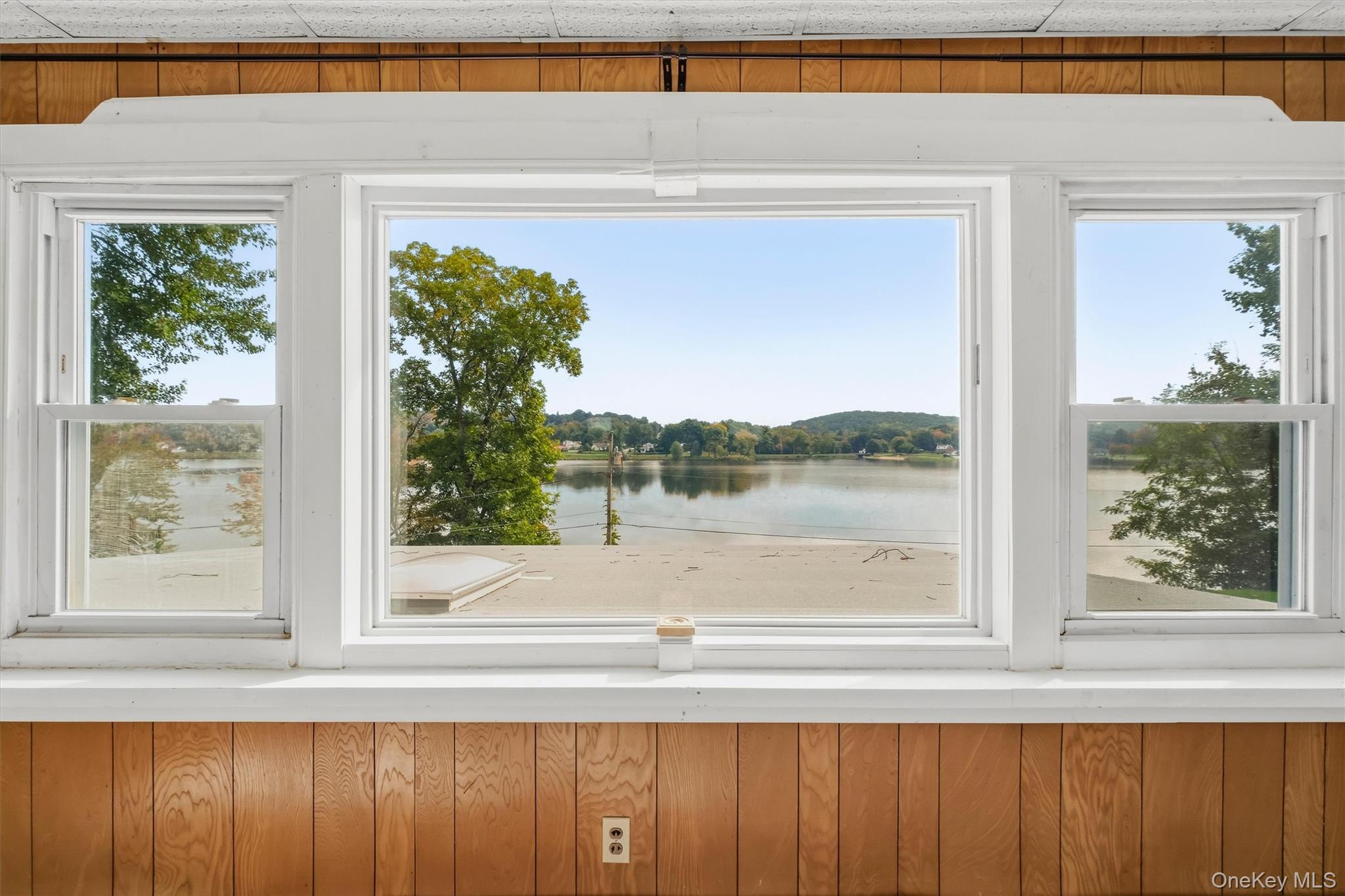 165 W Lakeshore Drive – For Sale photo 12