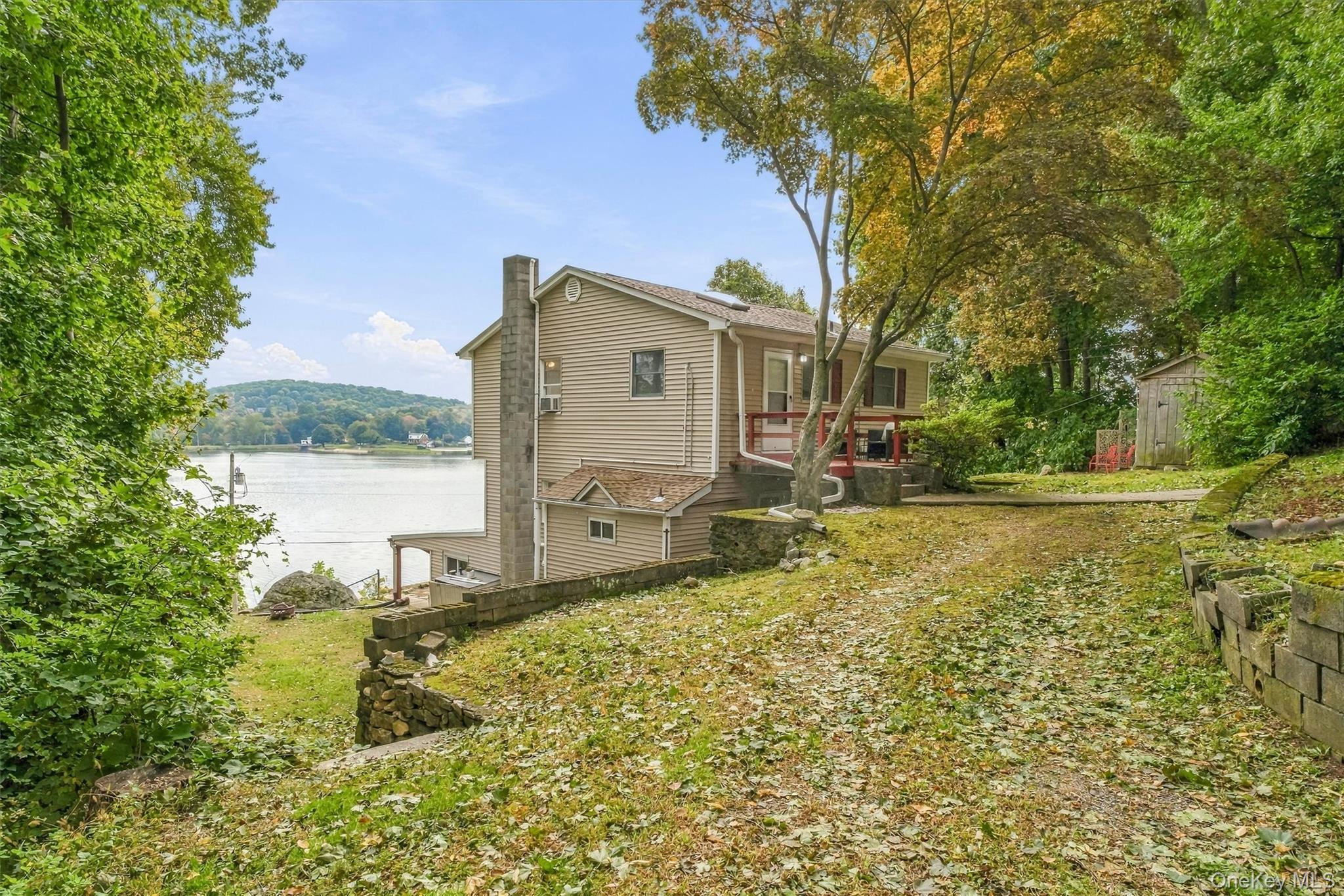 165 W Lakeshore Drive – For Sale