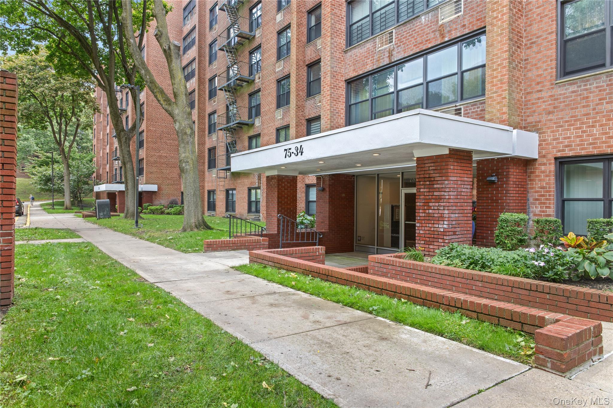 75-34 Bell Boulevard, Unit 6H photo 3