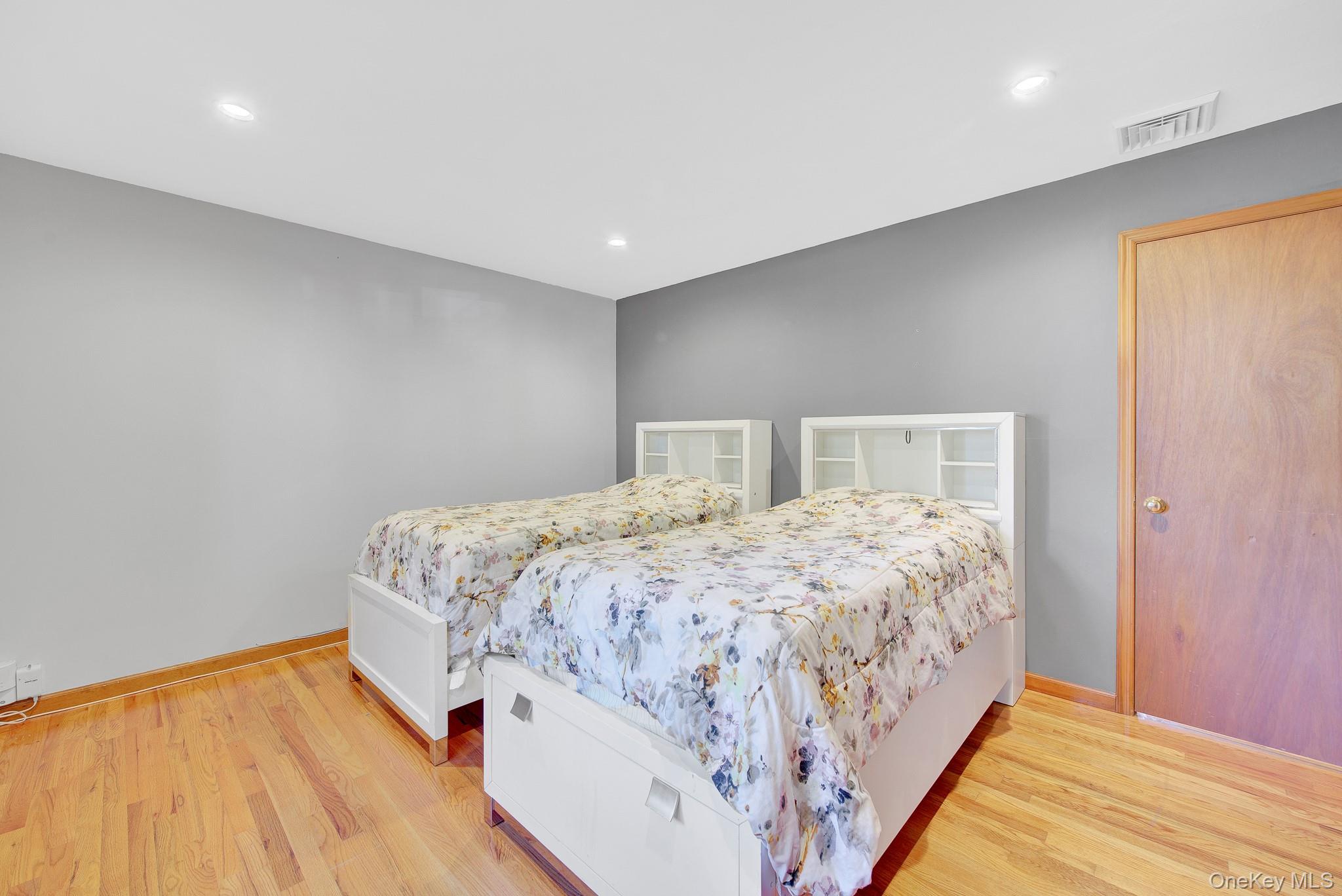 2 Old Broadway – For Sale photo 25