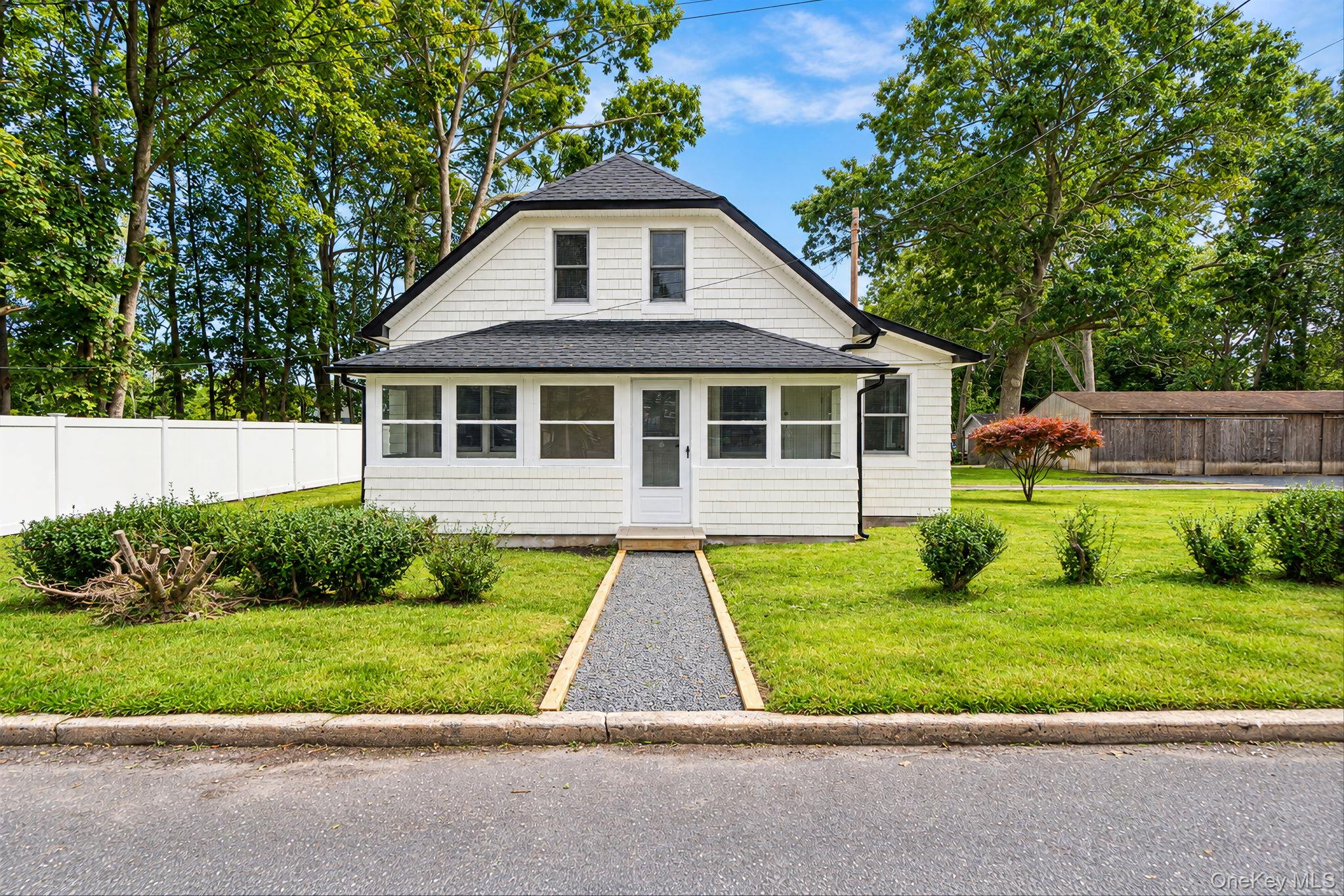 61 Bank Street – For Sale