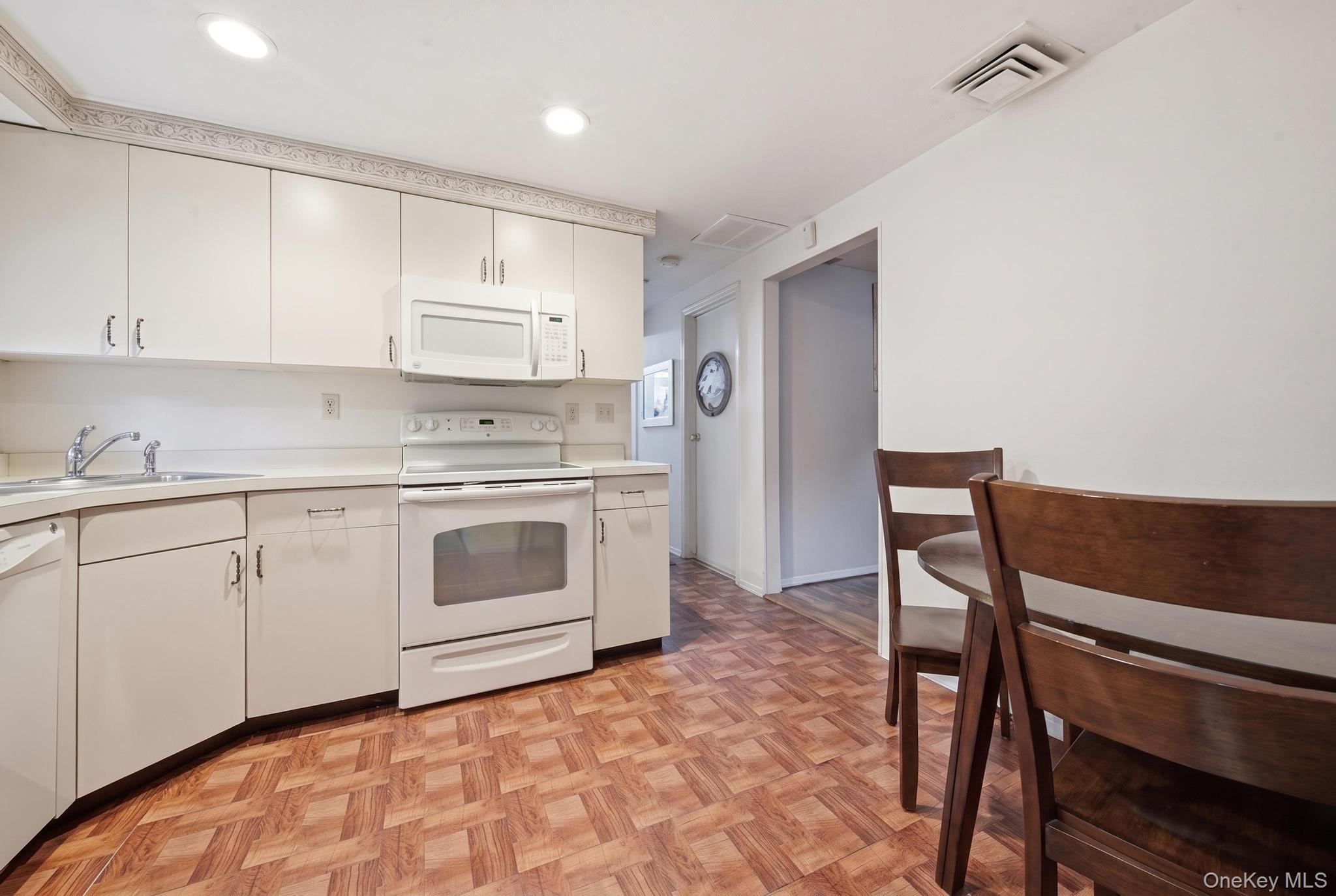 1523 Dewey Avenue – For Sale photo 29
