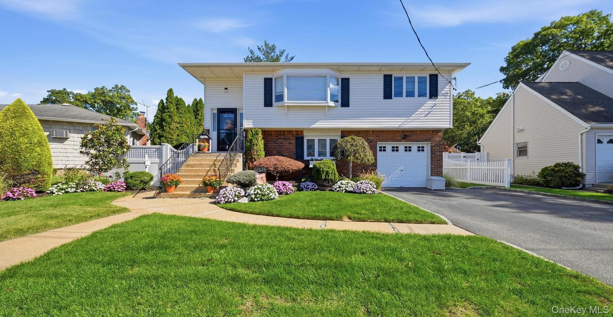 1523 Dewey Avenue – For Sale