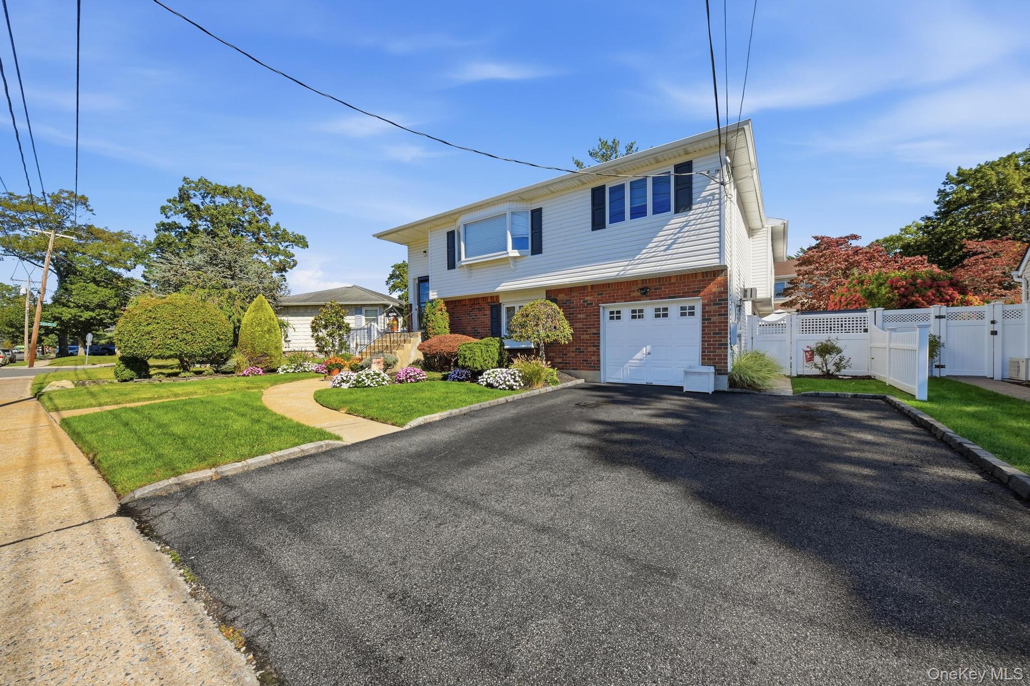 1523 Dewey Avenue – For Sale photo 2