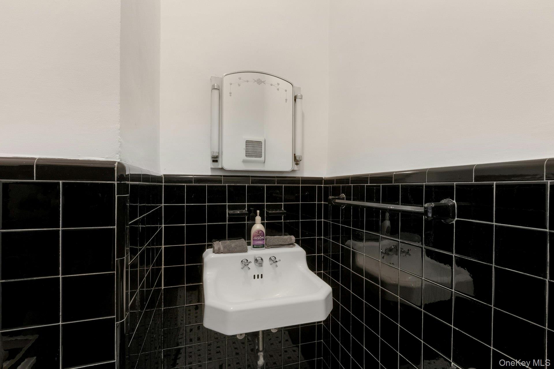 61 Crows Nest Road, Unit 6 photo 20