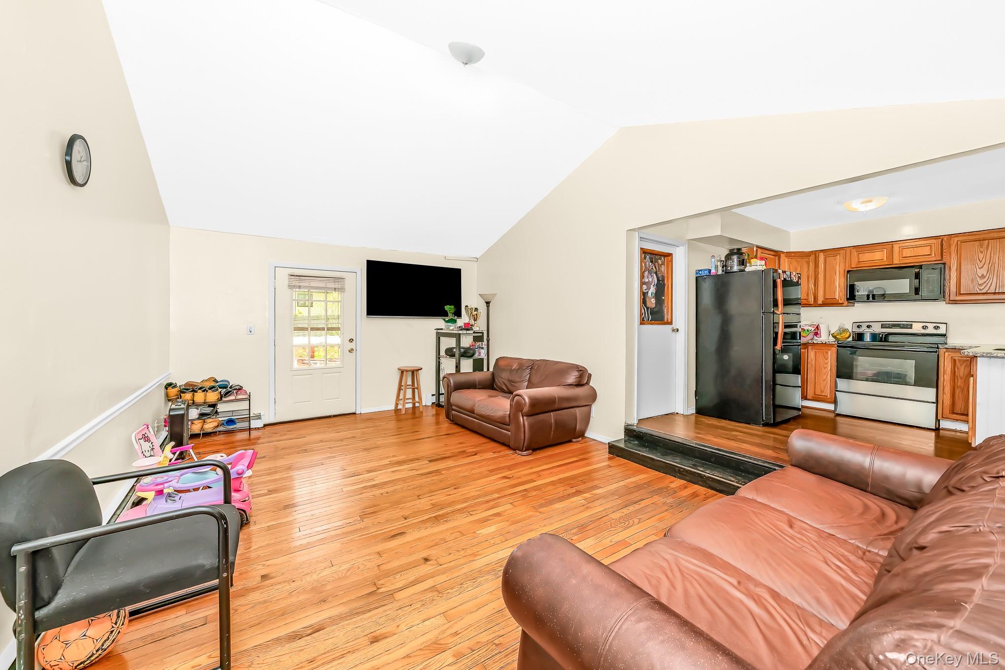 103 Gates Avenue – For Sale photo 2