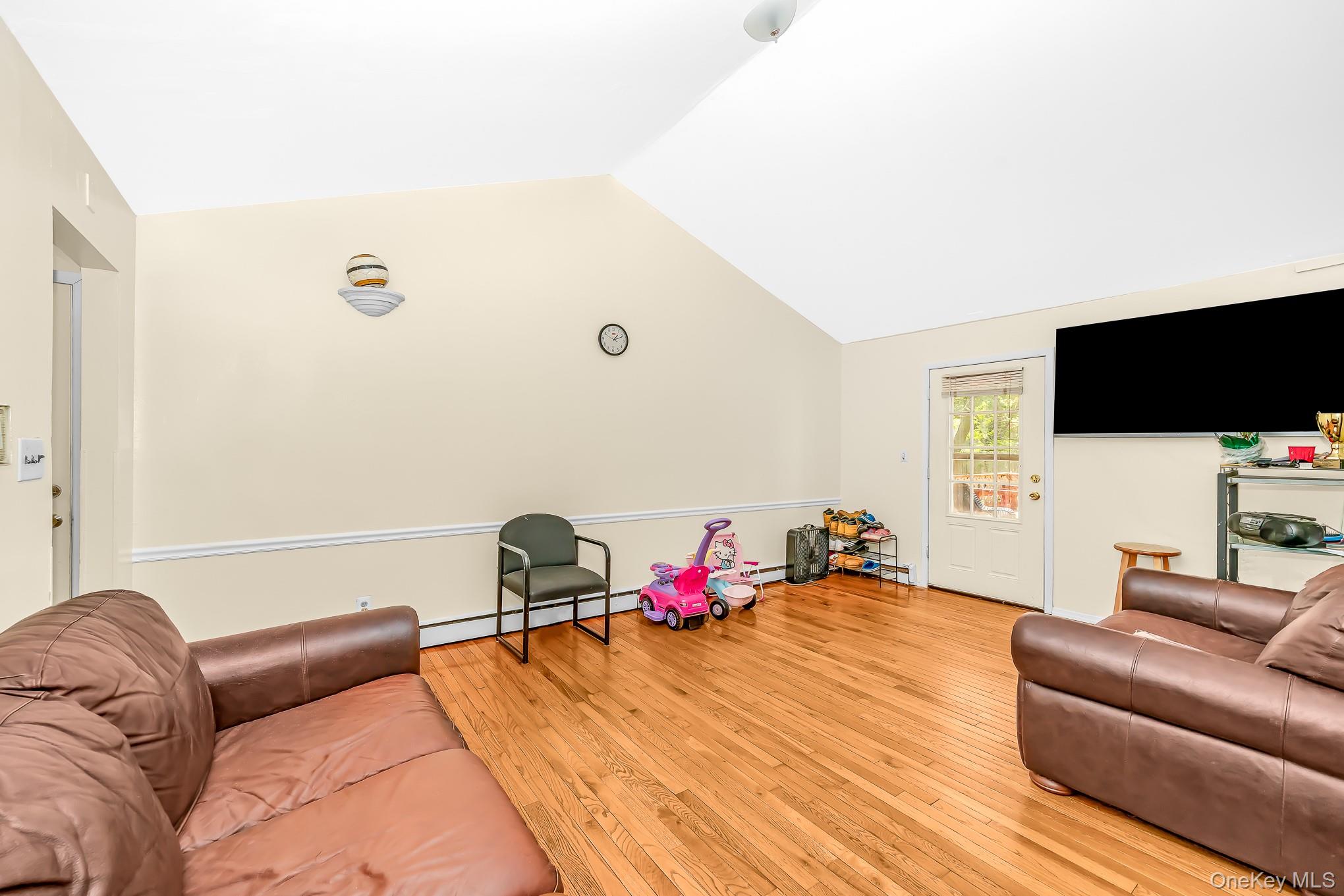 103 Gates Avenue – For Sale photo 3