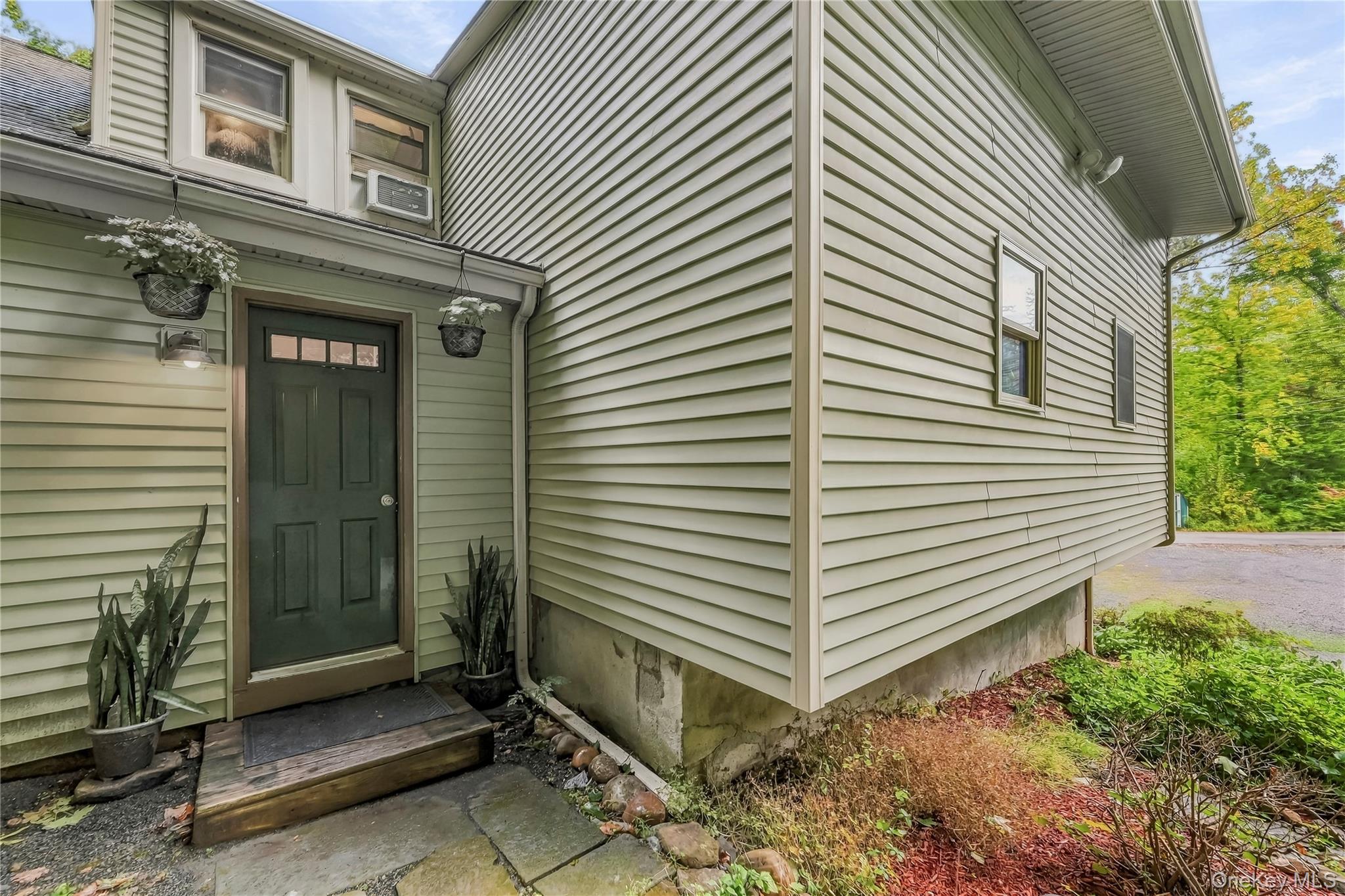 2 Iris Road – For Sale photo 8