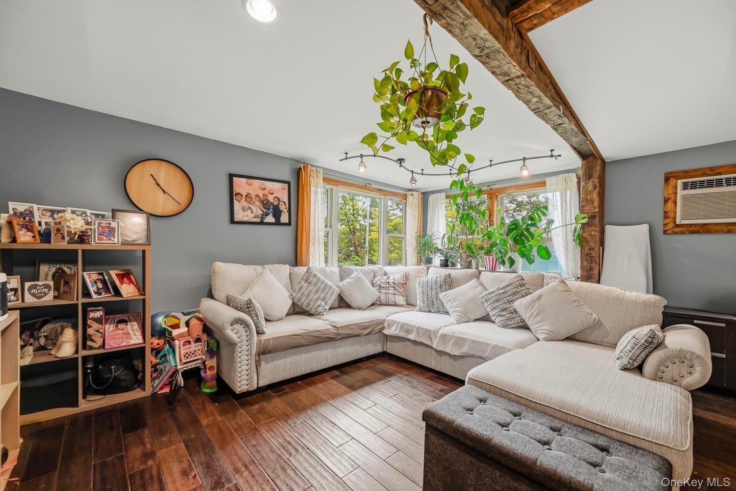 2 Iris Road – For Sale photo 9