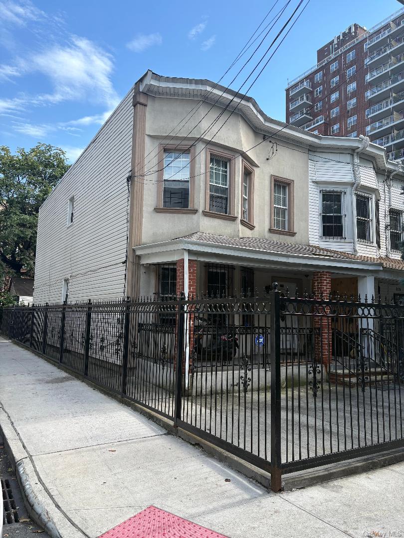 3576 Bronx Boulevard – For Rent