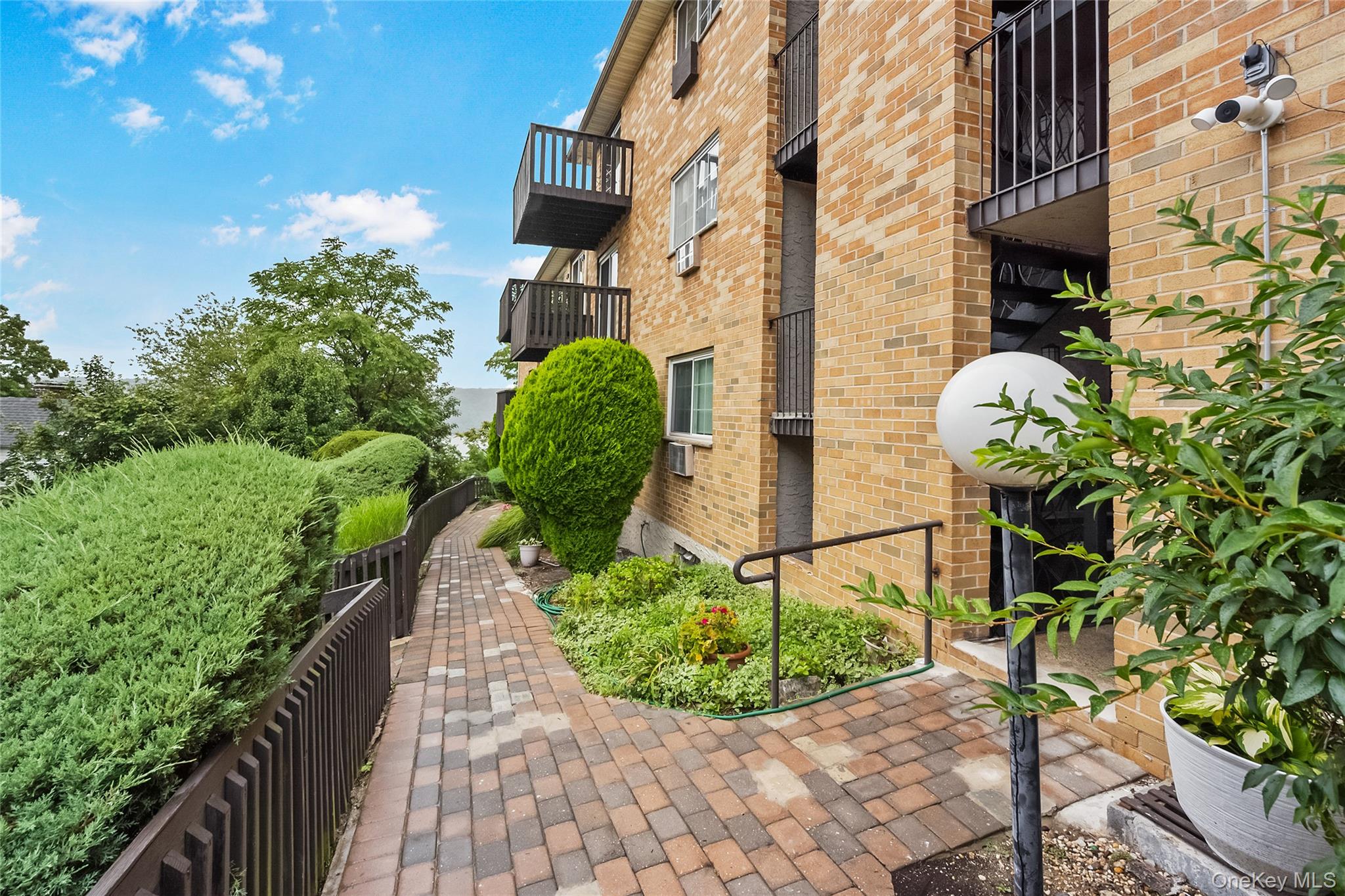 351 N Broadway, Unit 2I photo 3
