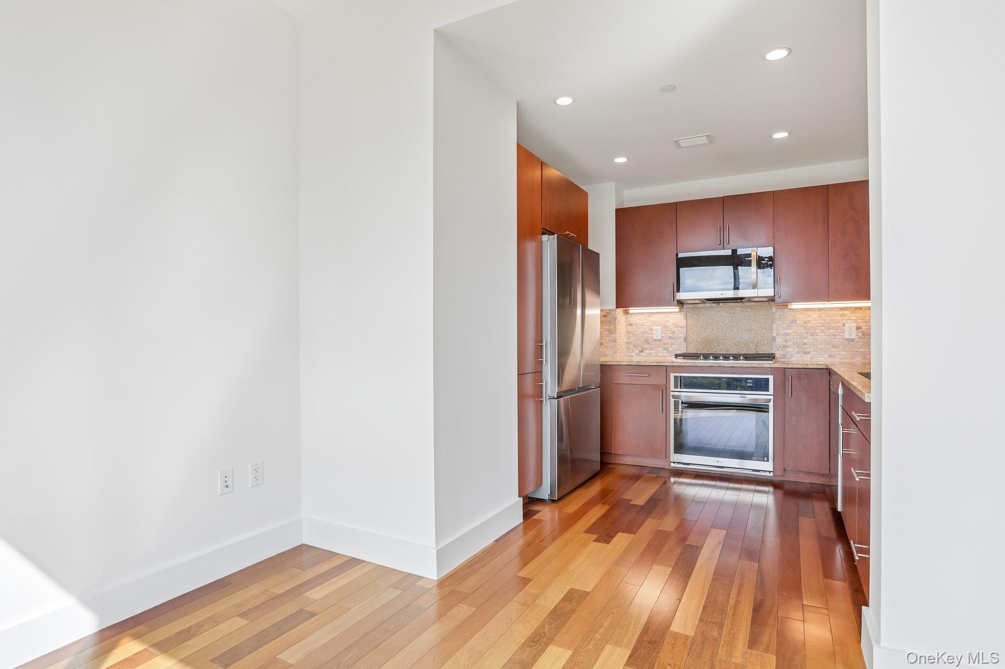 175 Huguenot Street, Unit 2006 photo 17