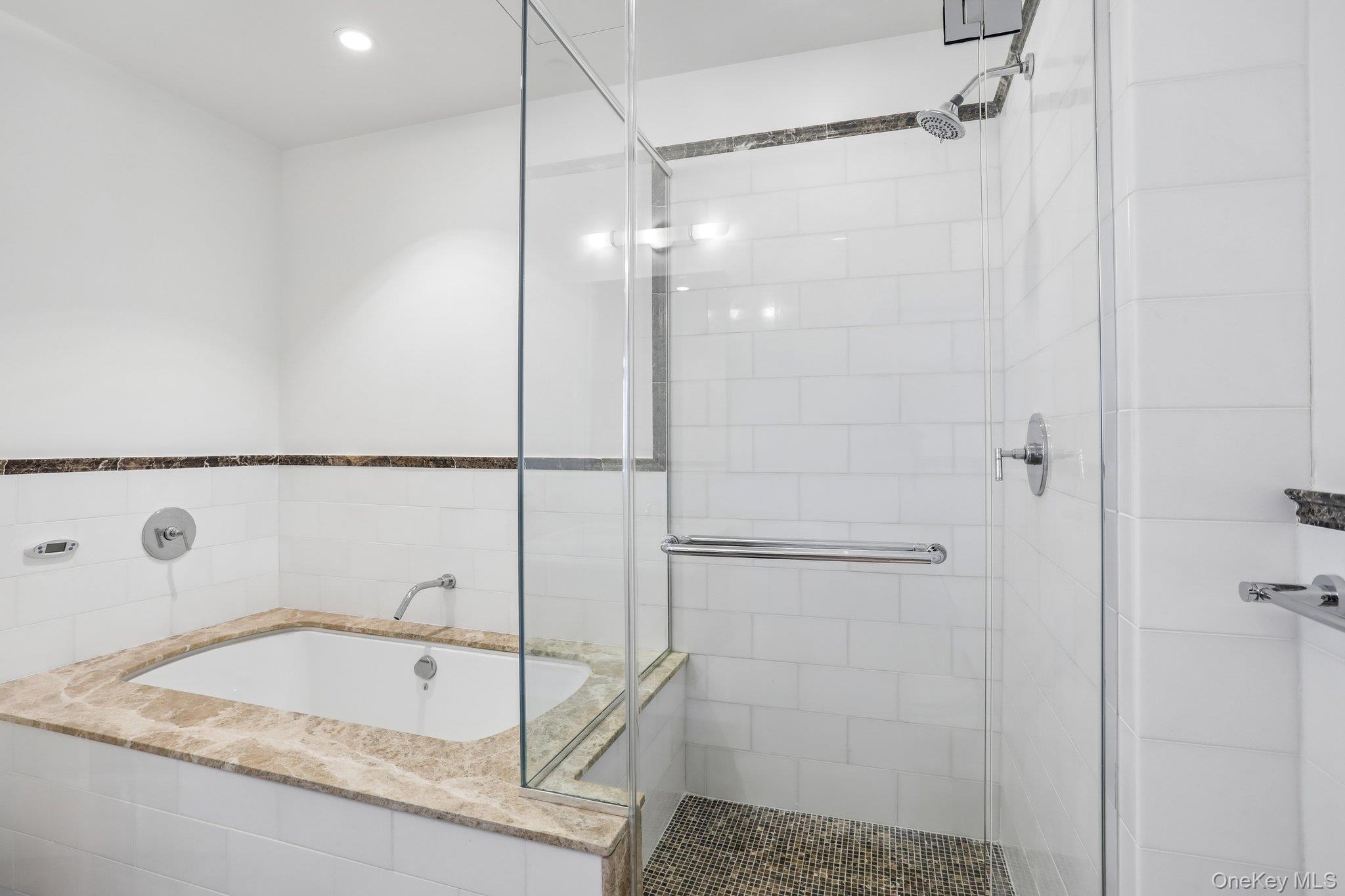 175 Huguenot Street, Unit 2006 photo 28