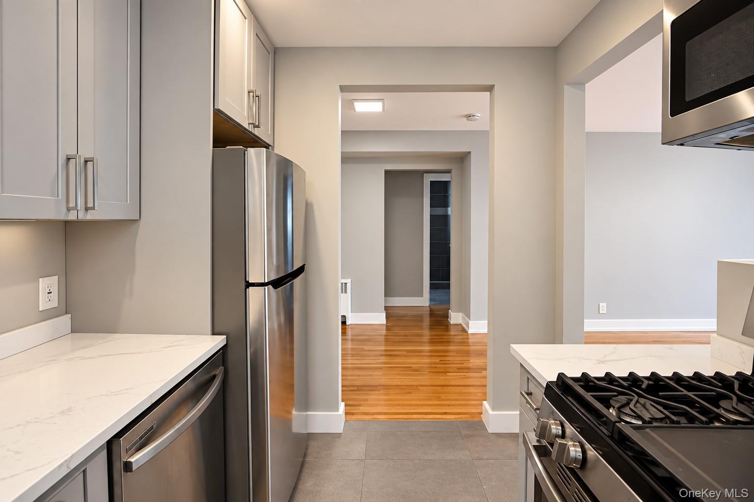 242 E Broadway, Unit 1 photo 14