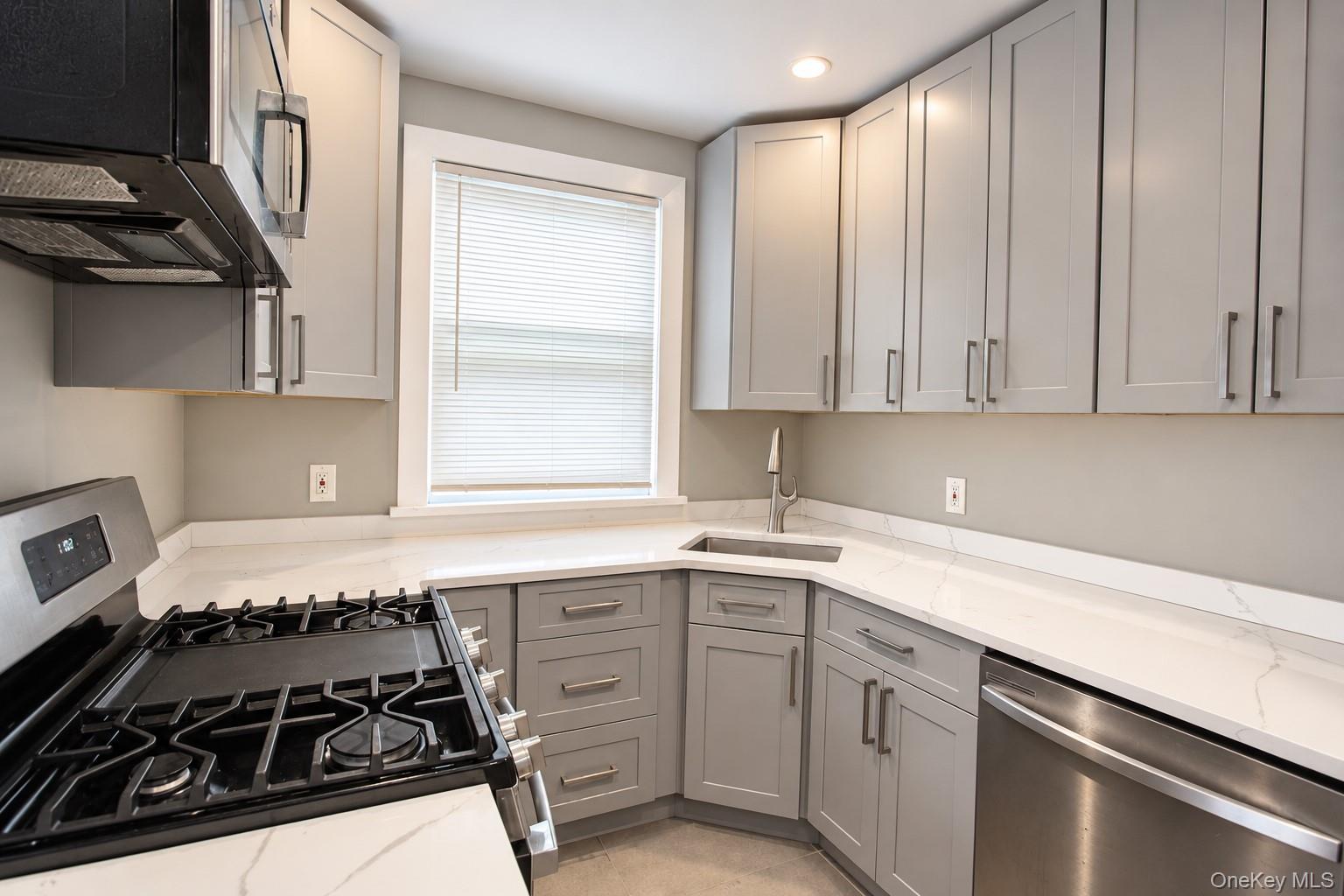 242 E Broadway, Unit 1 photo 13