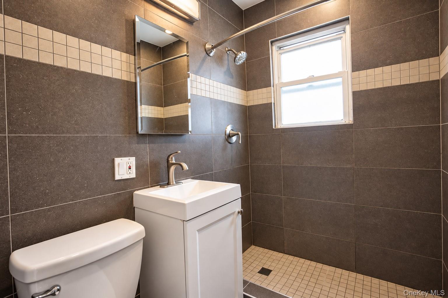 242 E Broadway, Unit 1 photo 20