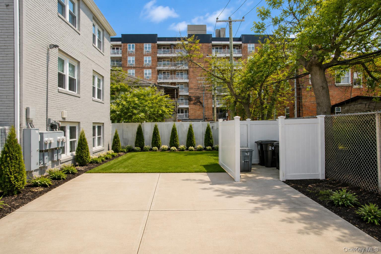 242 E Broadway, Unit 1 photo 23