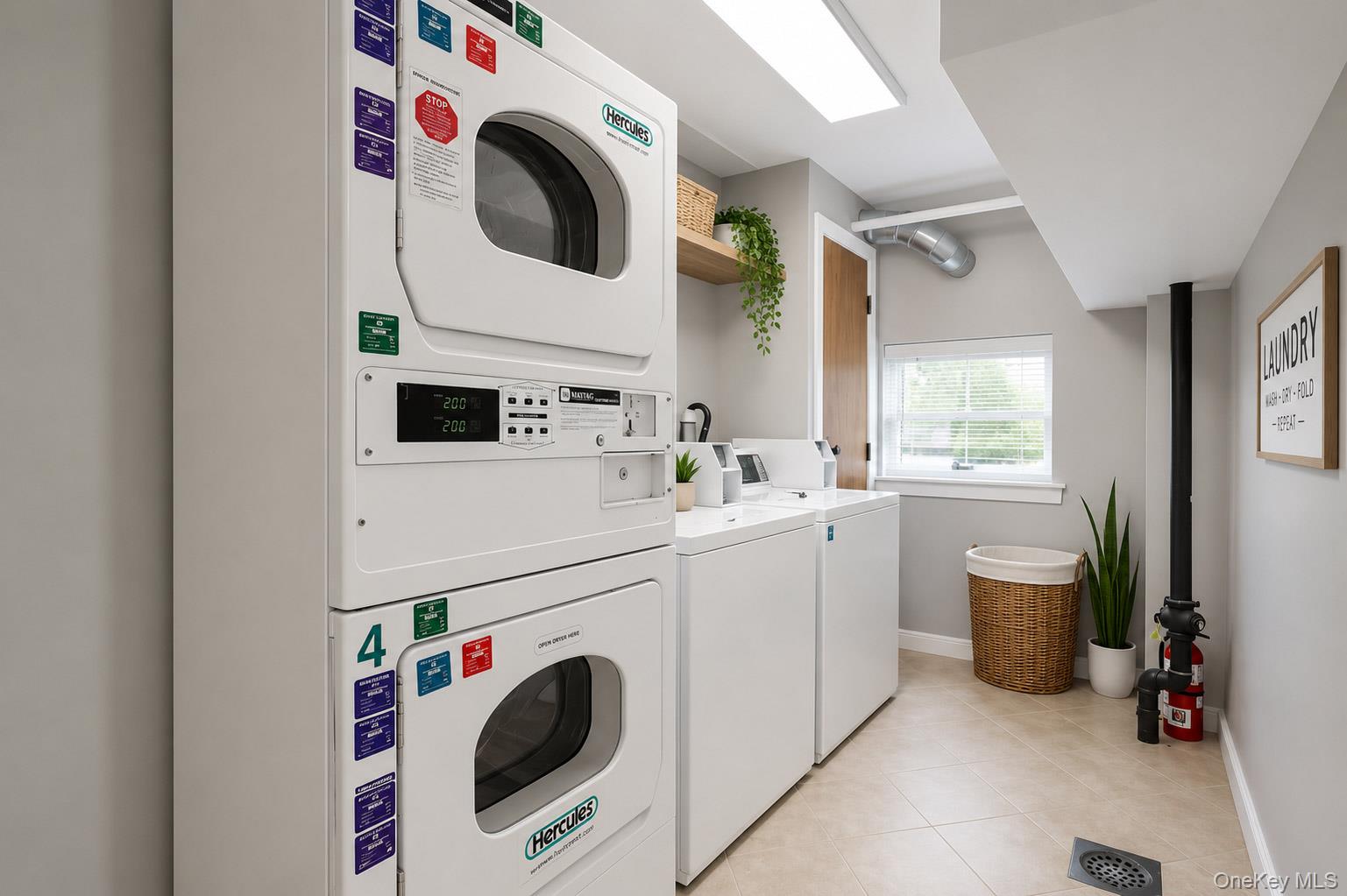 242 E Broadway, Unit 1 photo 22