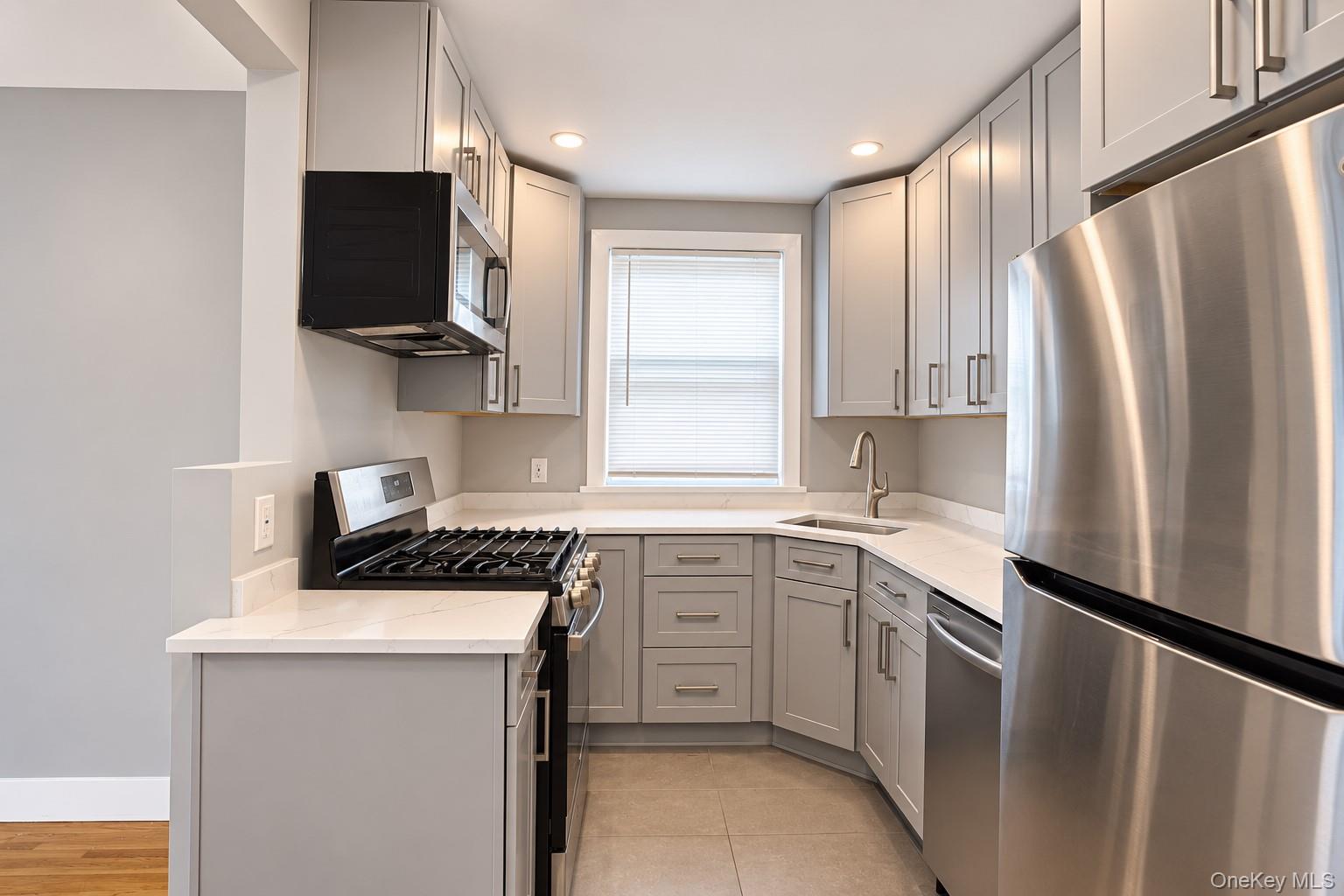 242 E Broadway, Unit 1 photo 12