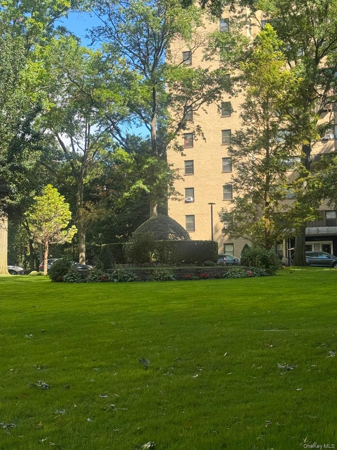 4 Fordham Hill Oval, Unit 2E photo 7