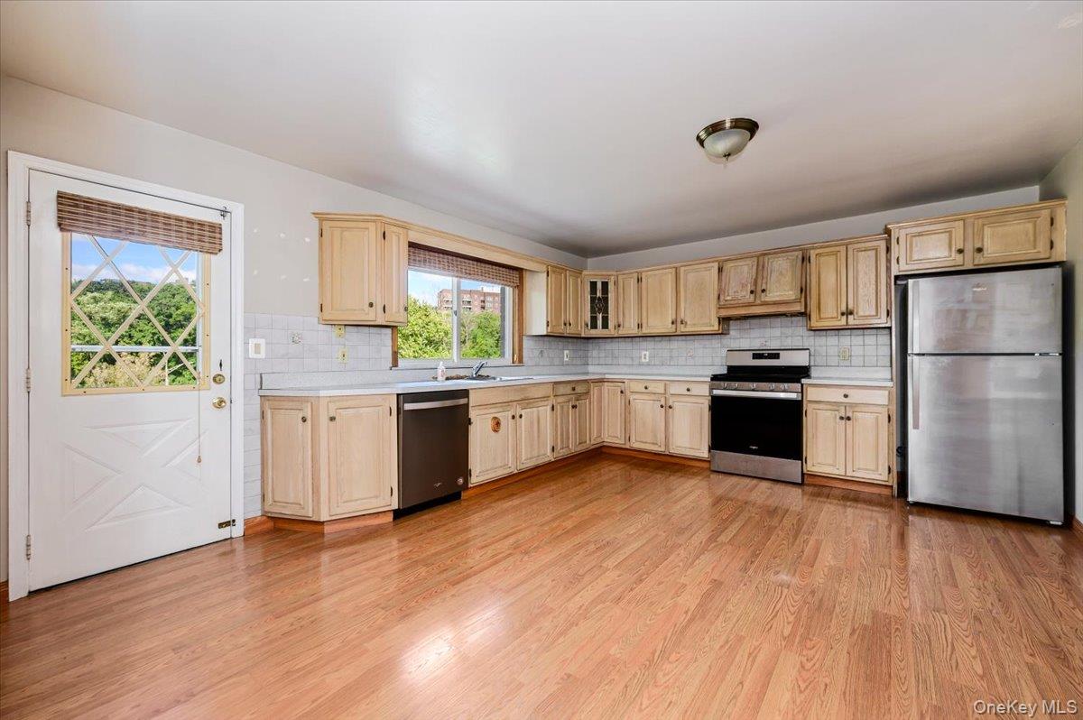 77 W Devonia Avenue – For Sale photo 4