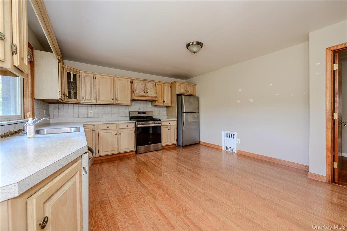 77 W Devonia Avenue – For Sale photo 5