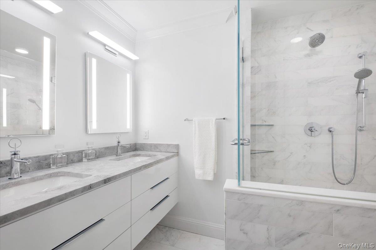 3 Washington Square, Unit 6B photo 18