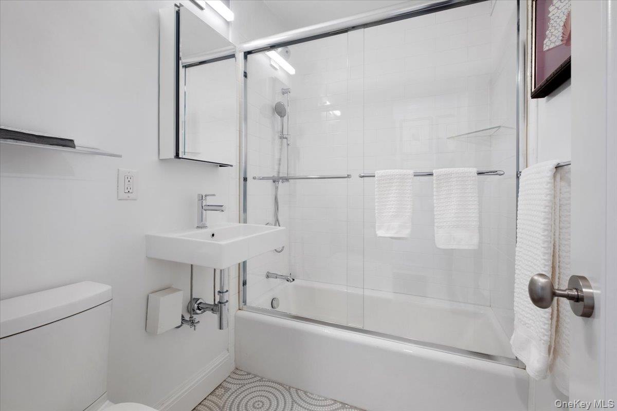 3 Washington Square, Unit 6B photo 20
