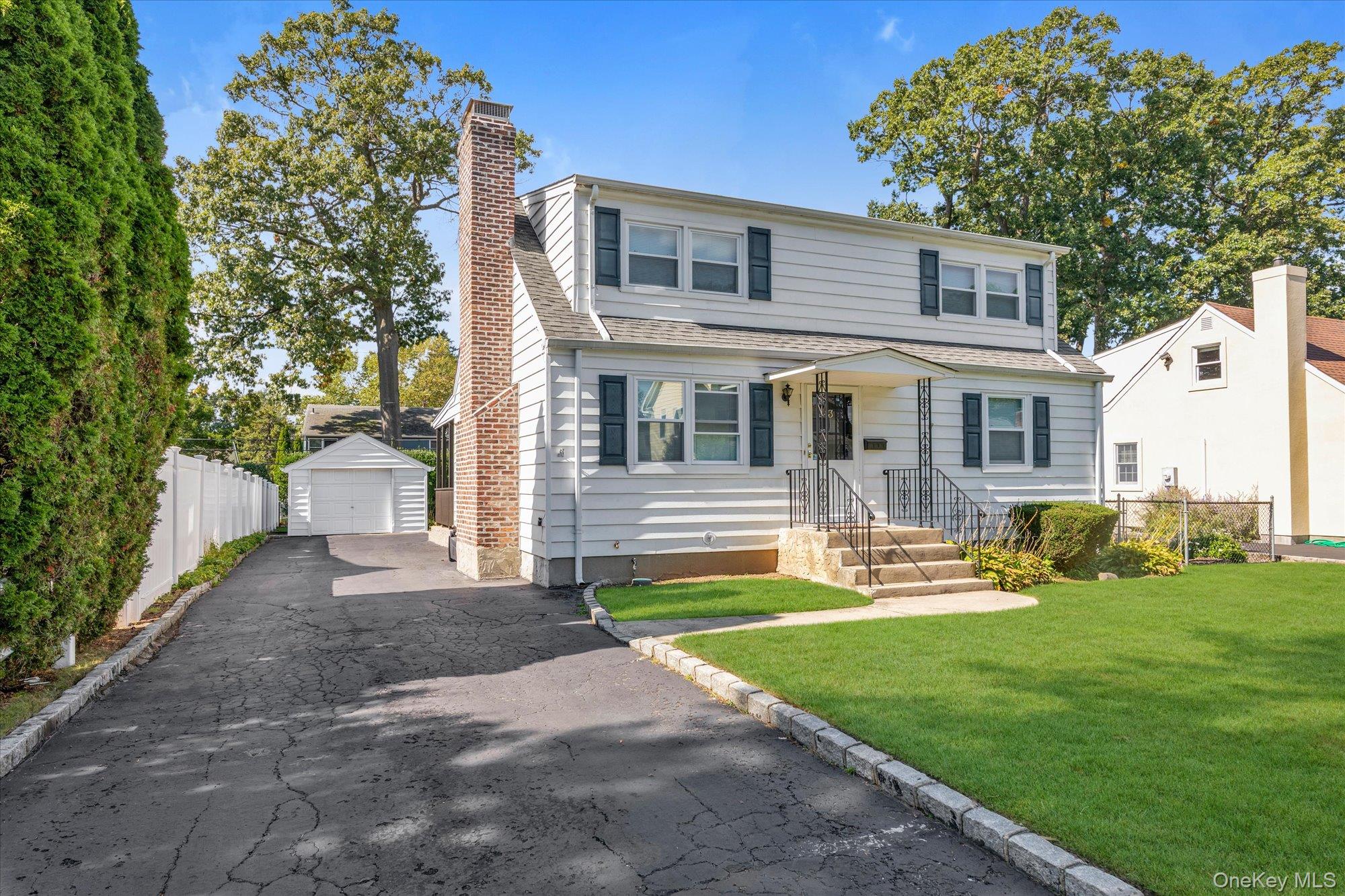 13 Inwood Road – For Sale photo 3