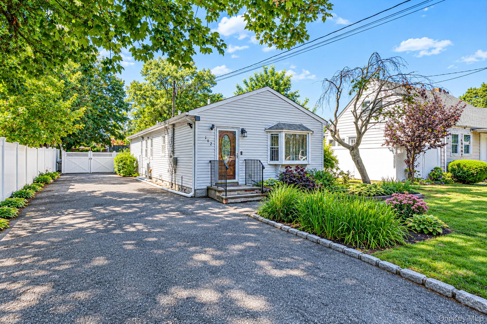 182 Commack Road – For Sale photo 7
