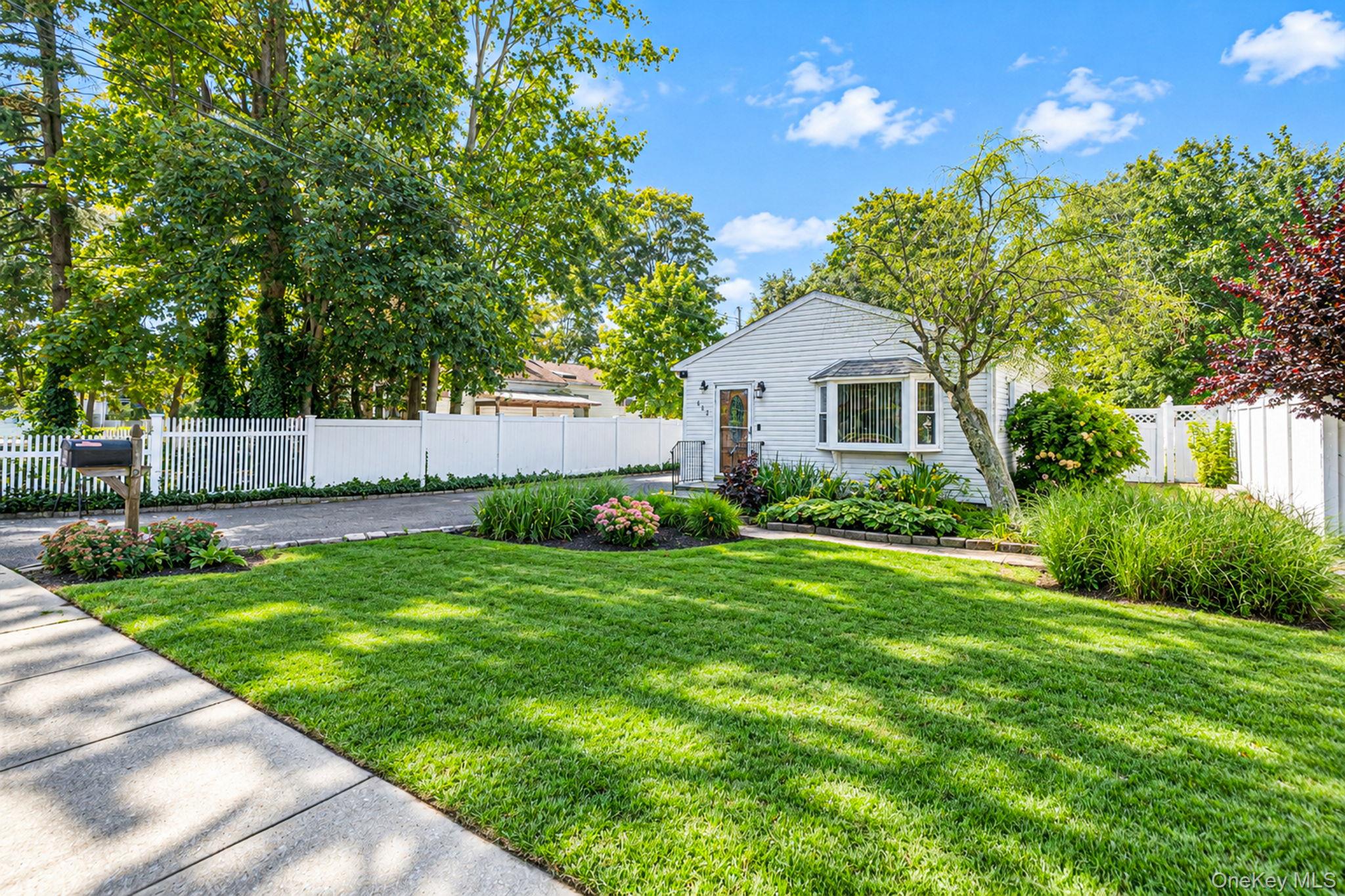 182 Commack Road – For Sale photo 9