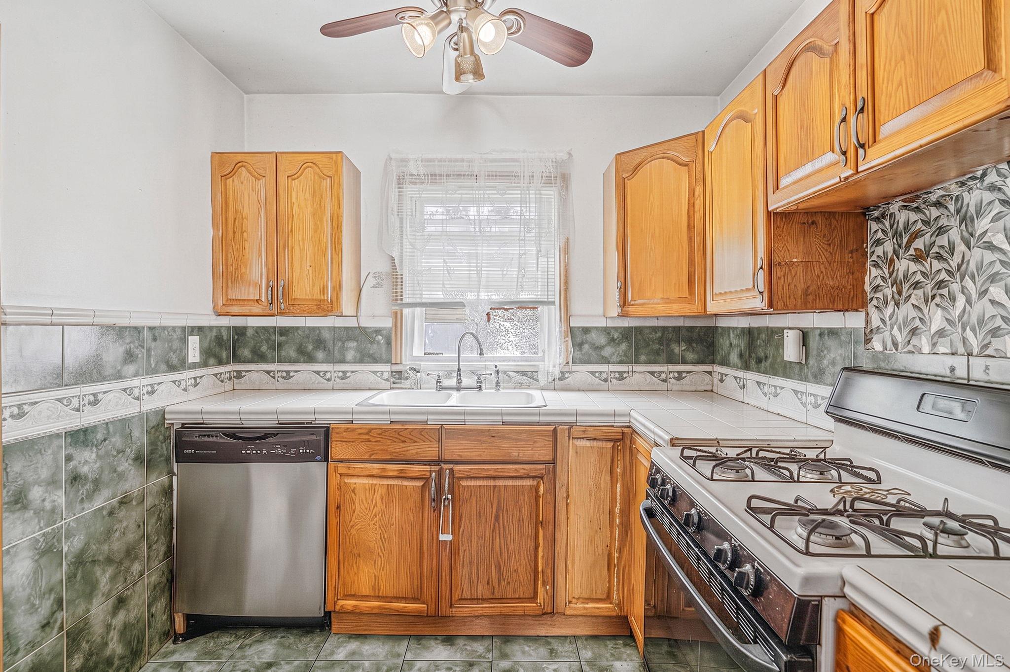 182 Commack Road – For Sale photo 19