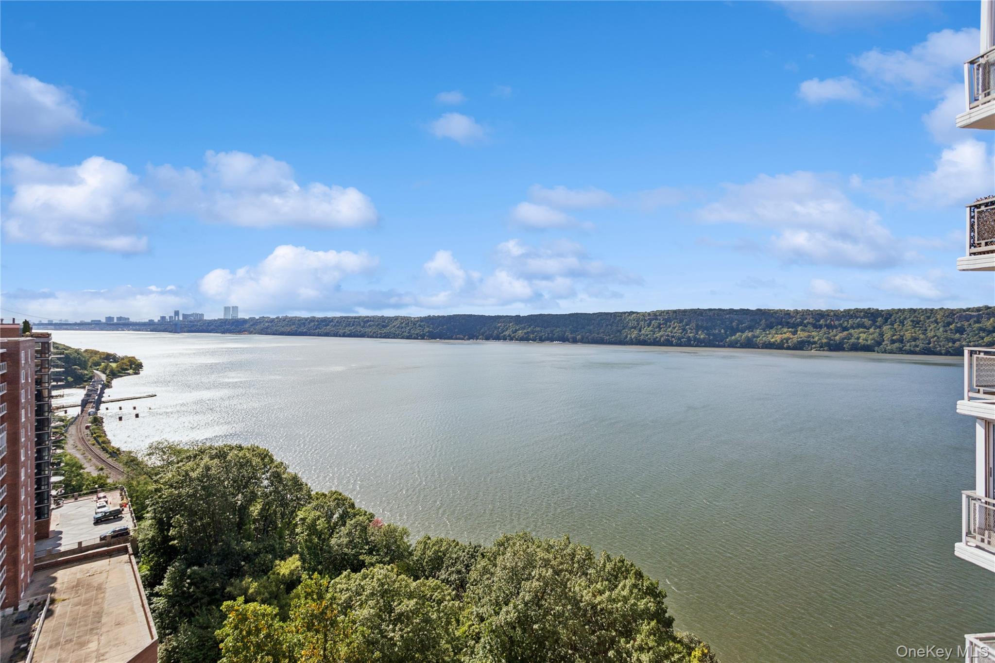 2621 Palisade Avenue, Unit 14L