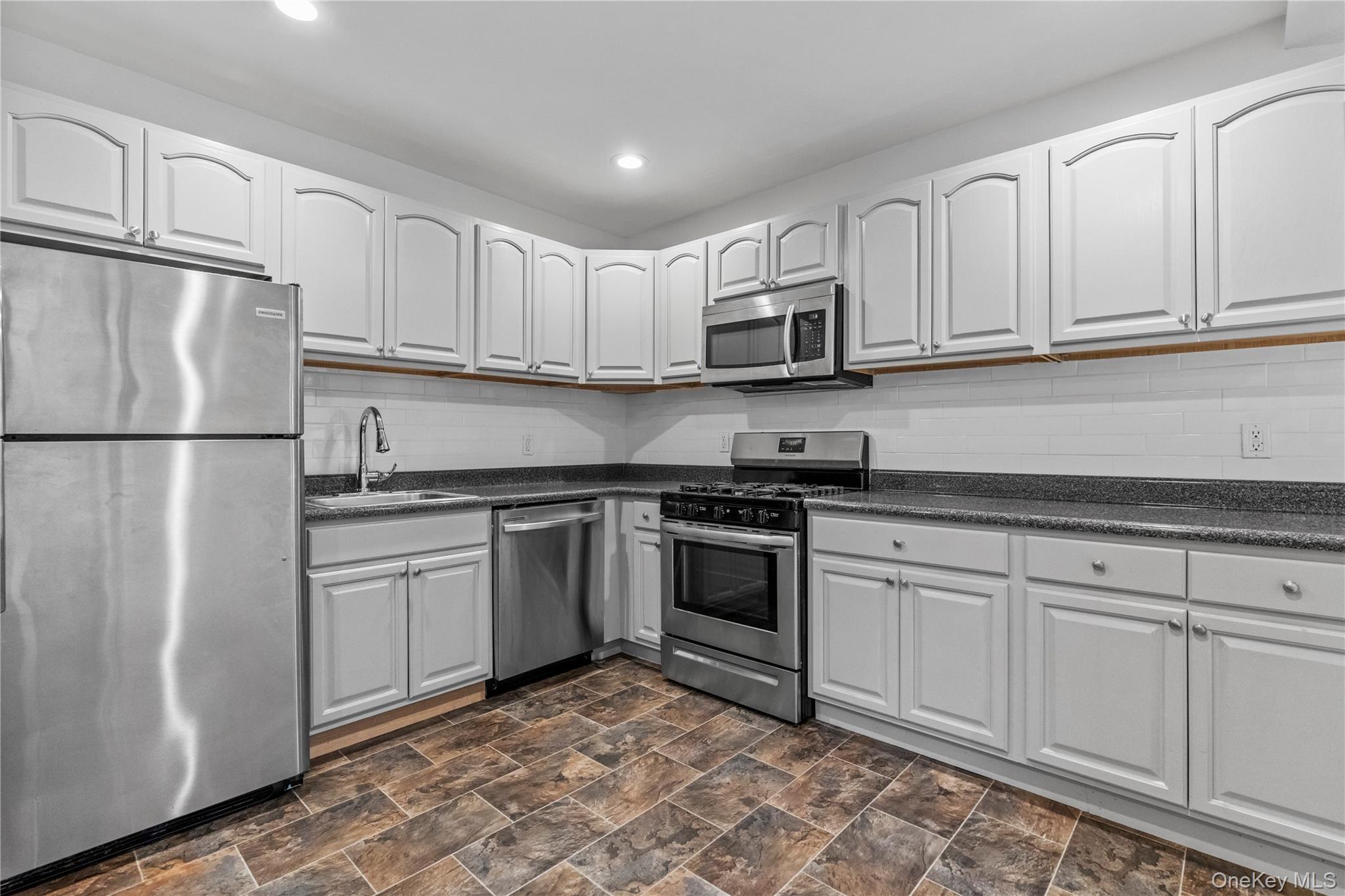 232 Martine Avenue, Unit BD/BC photo 7