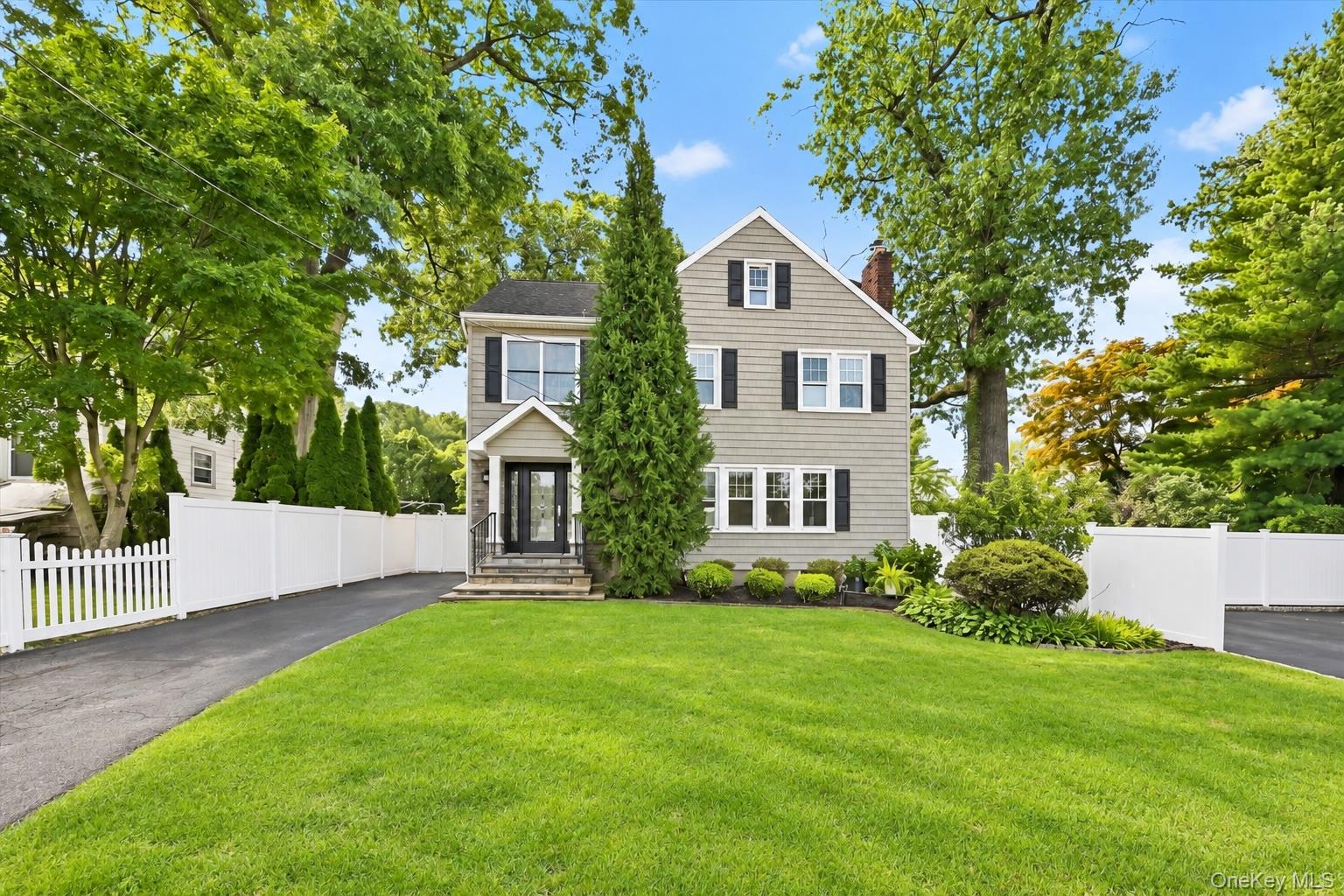 7 Atlantic Avenue – For Sale photo 2