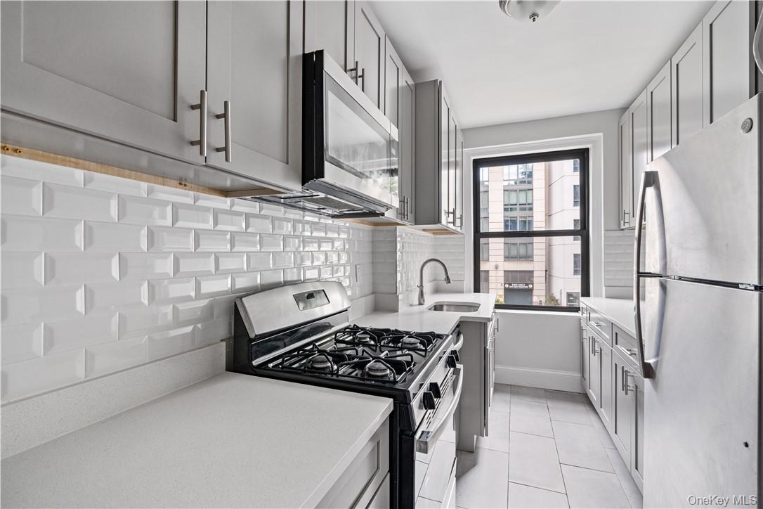 250 Martine Avenue, Unit 2F photo 8