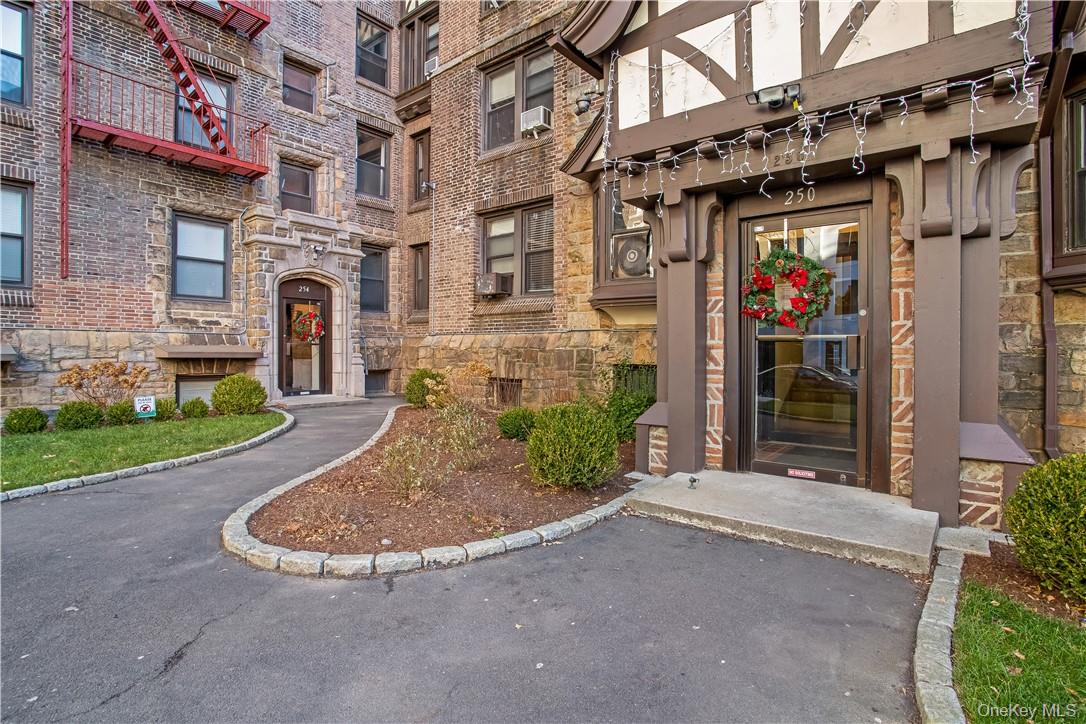250 Martine Avenue, Unit 2F photo 18